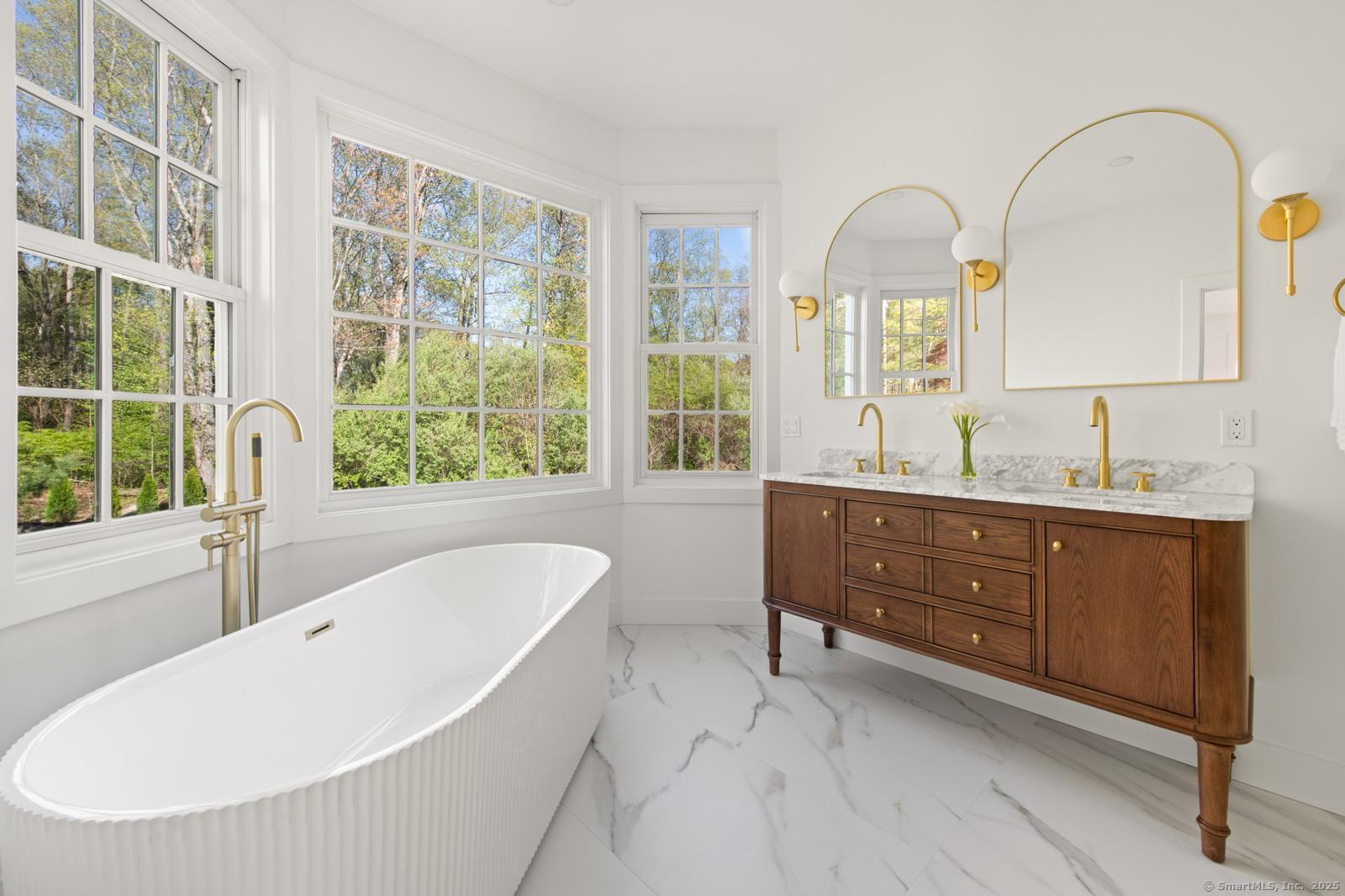 82 Indian Hill, Wilton, Connecticut 06897