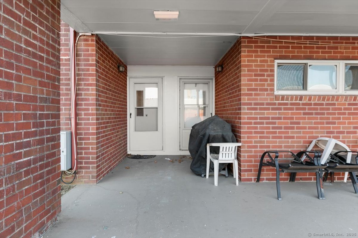 242 West, West Haven, Connecticut 06516