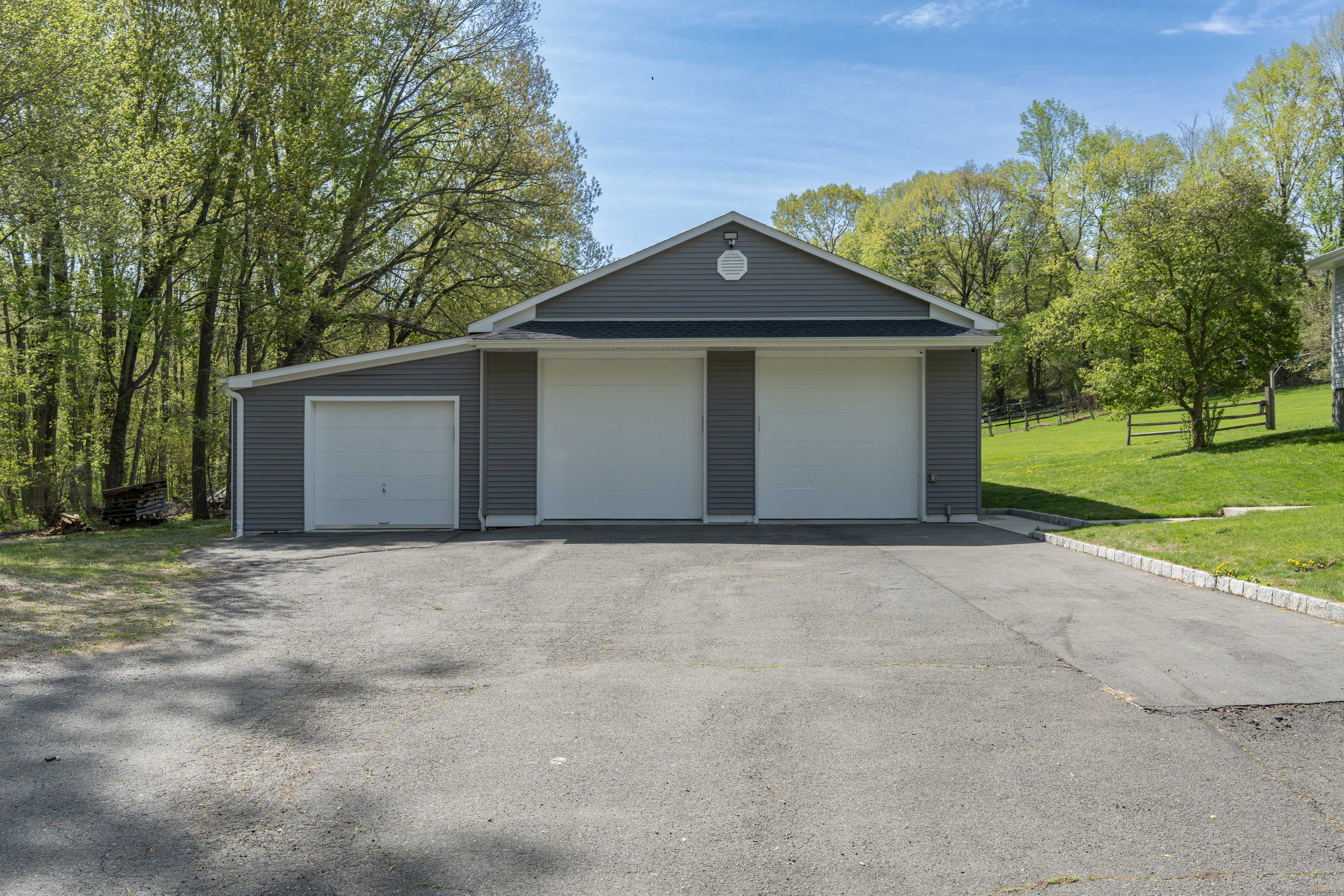 41 Castle Meadow, Newtown, Connecticut 06470
