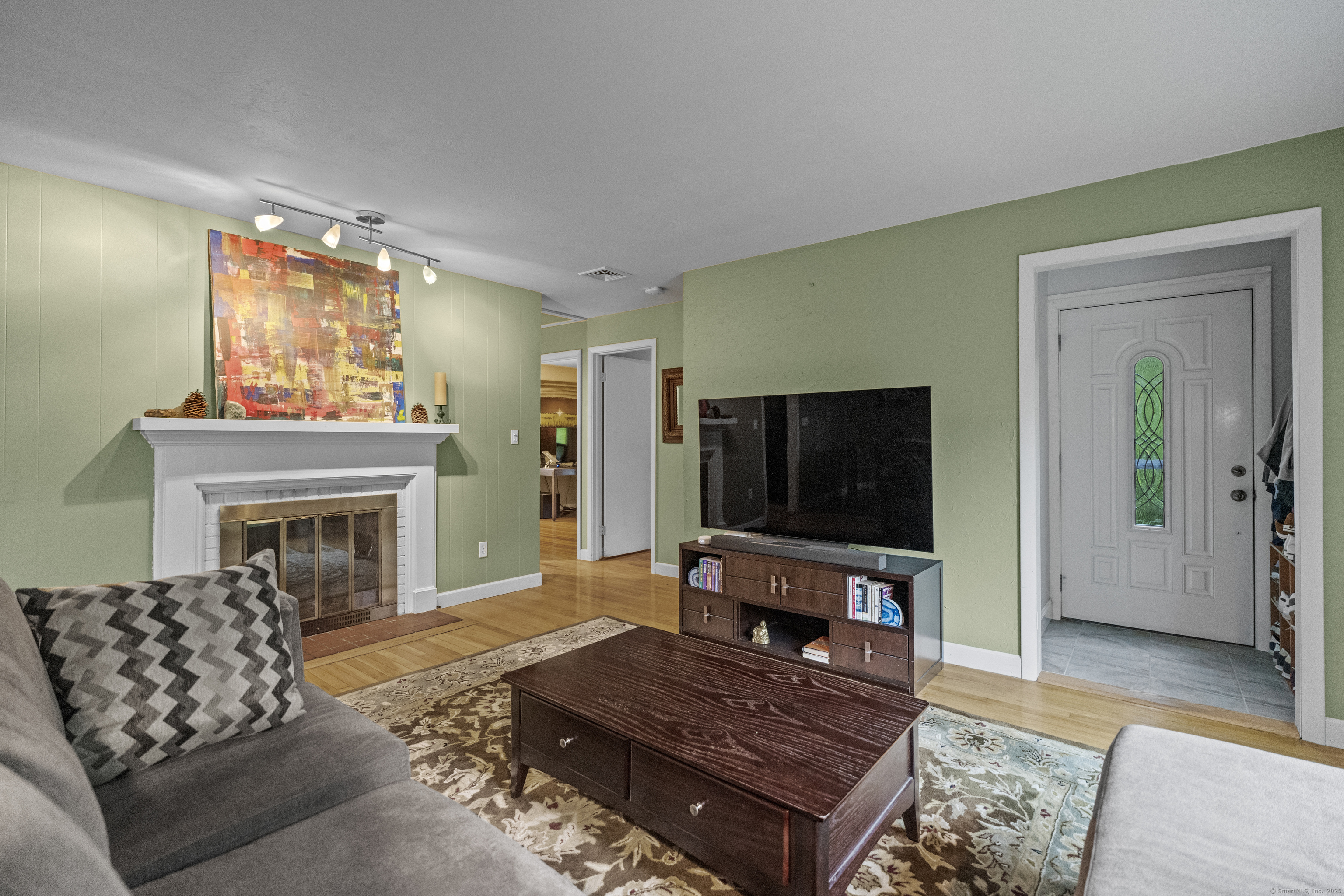 196 Harrison, Cheshire, Connecticut 06410