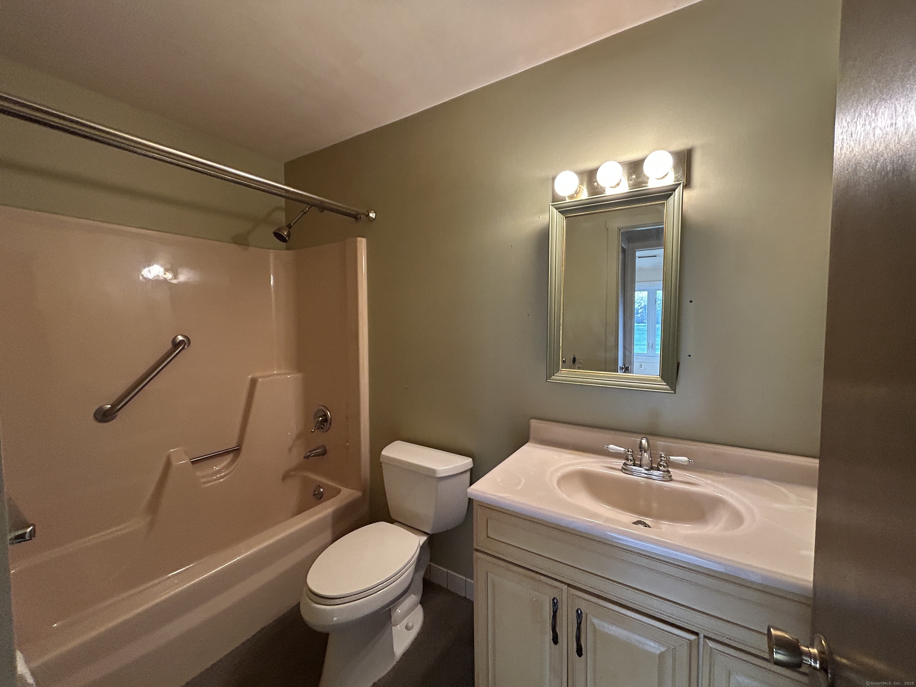 8 Pilgrim, Wallingford, Connecticut 06492