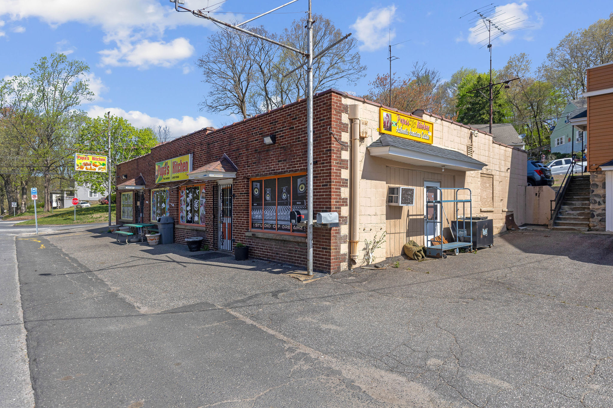 873 Meriden, Waterbury, Connecticut 06705