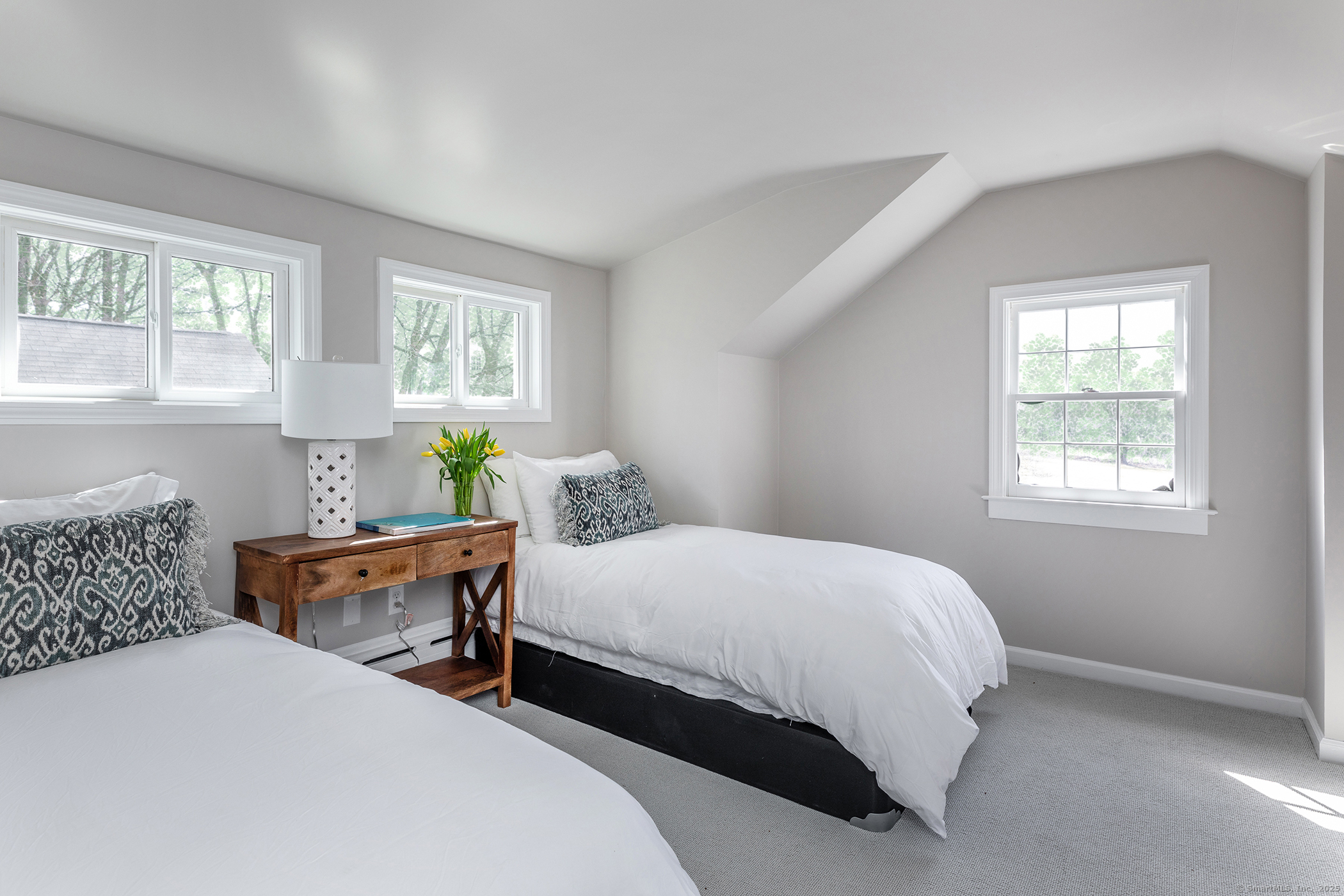 108 East, Washington, Connecticut 06793