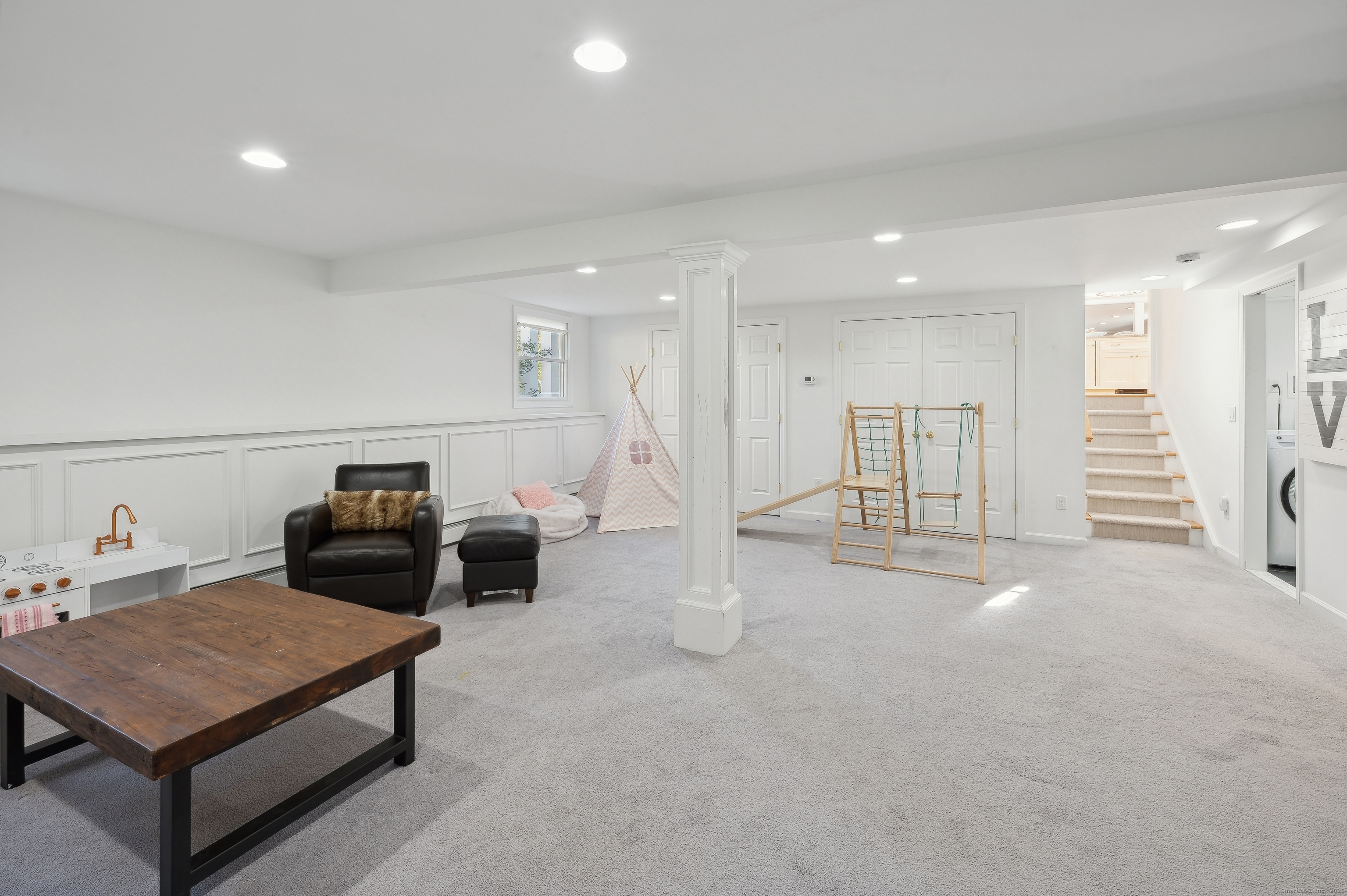 238 Thornridge, Stamford, Connecticut 06903