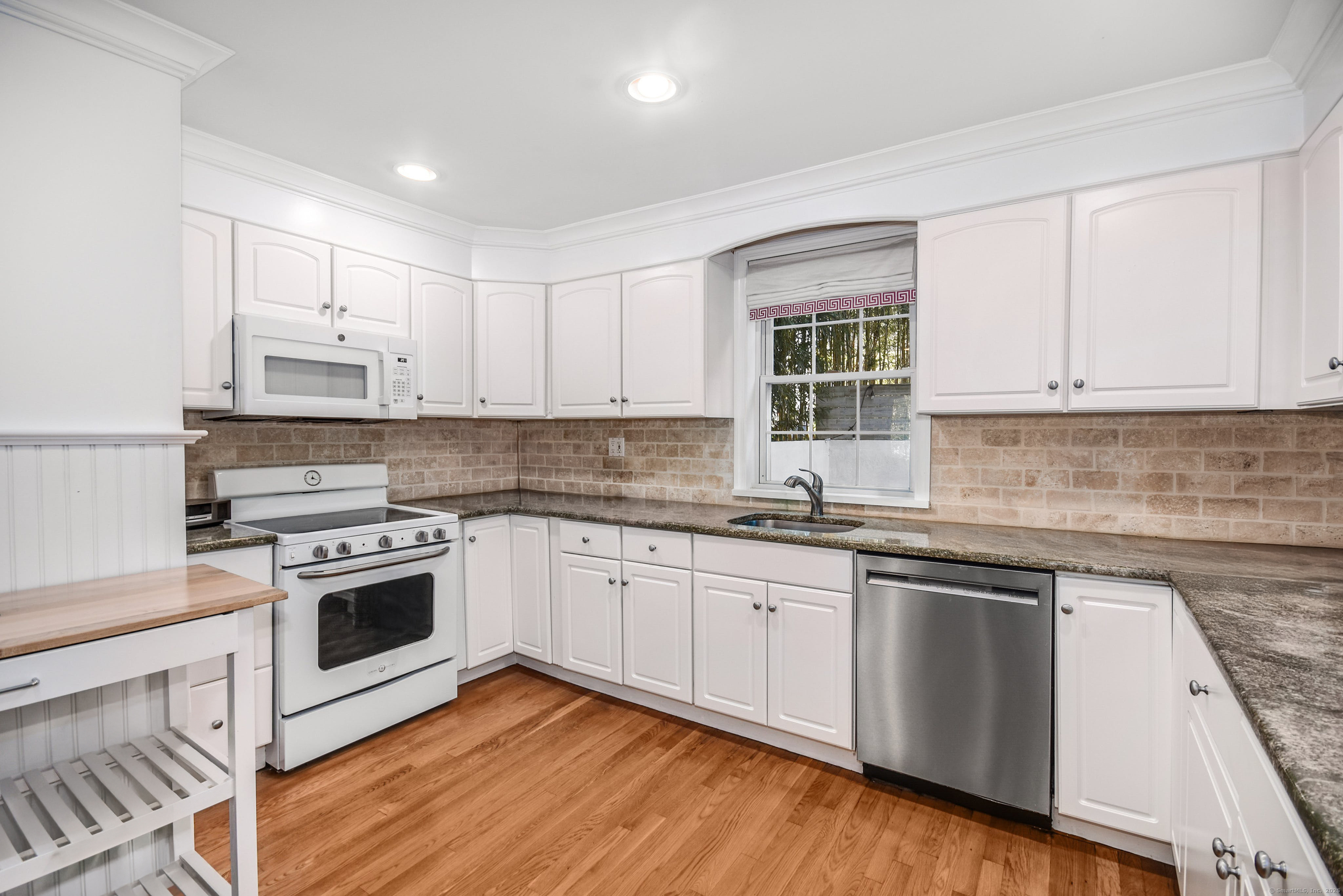 60 East, New Canaan, Connecticut 06840