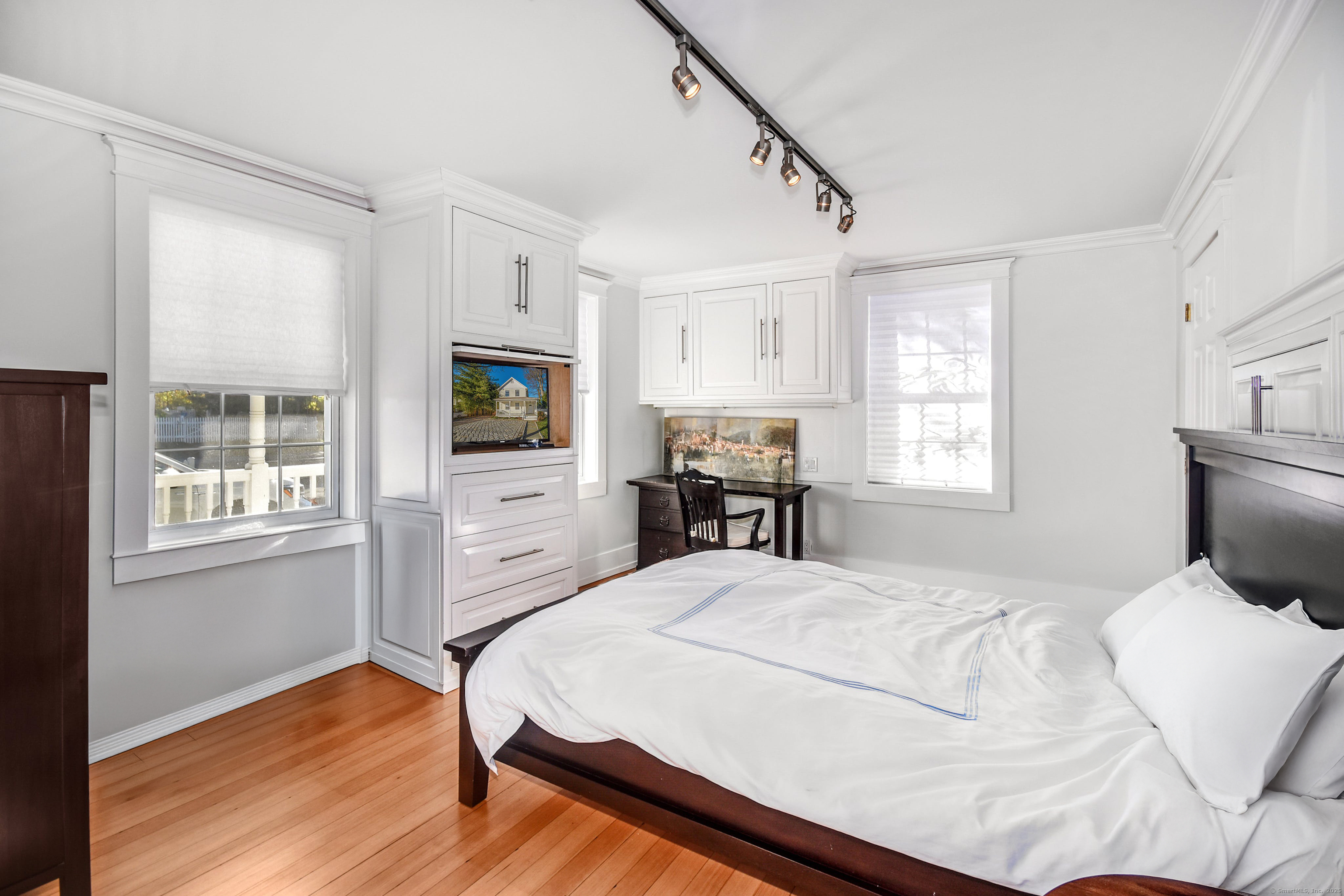 60 East, New Canaan, Connecticut 06840