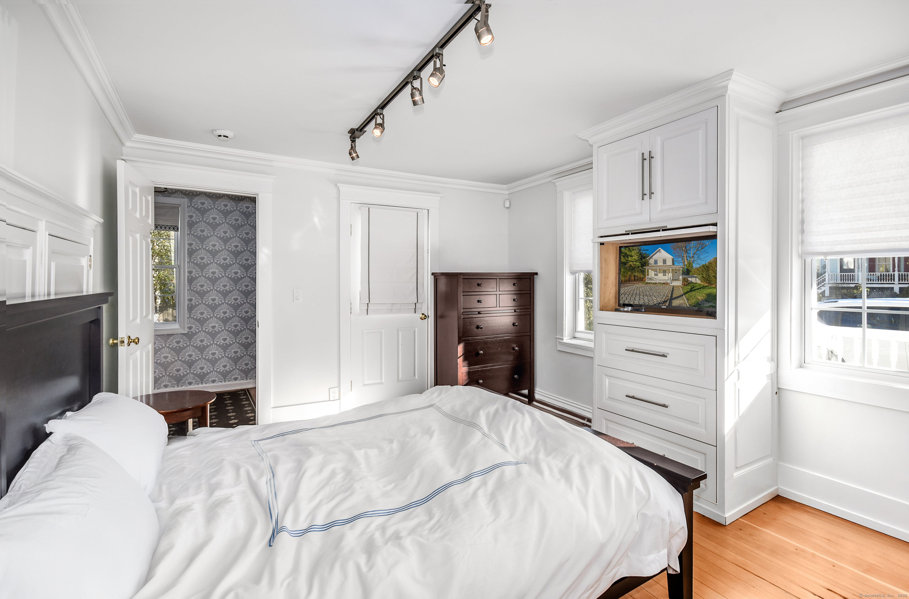 60 East, New Canaan, Connecticut 06840