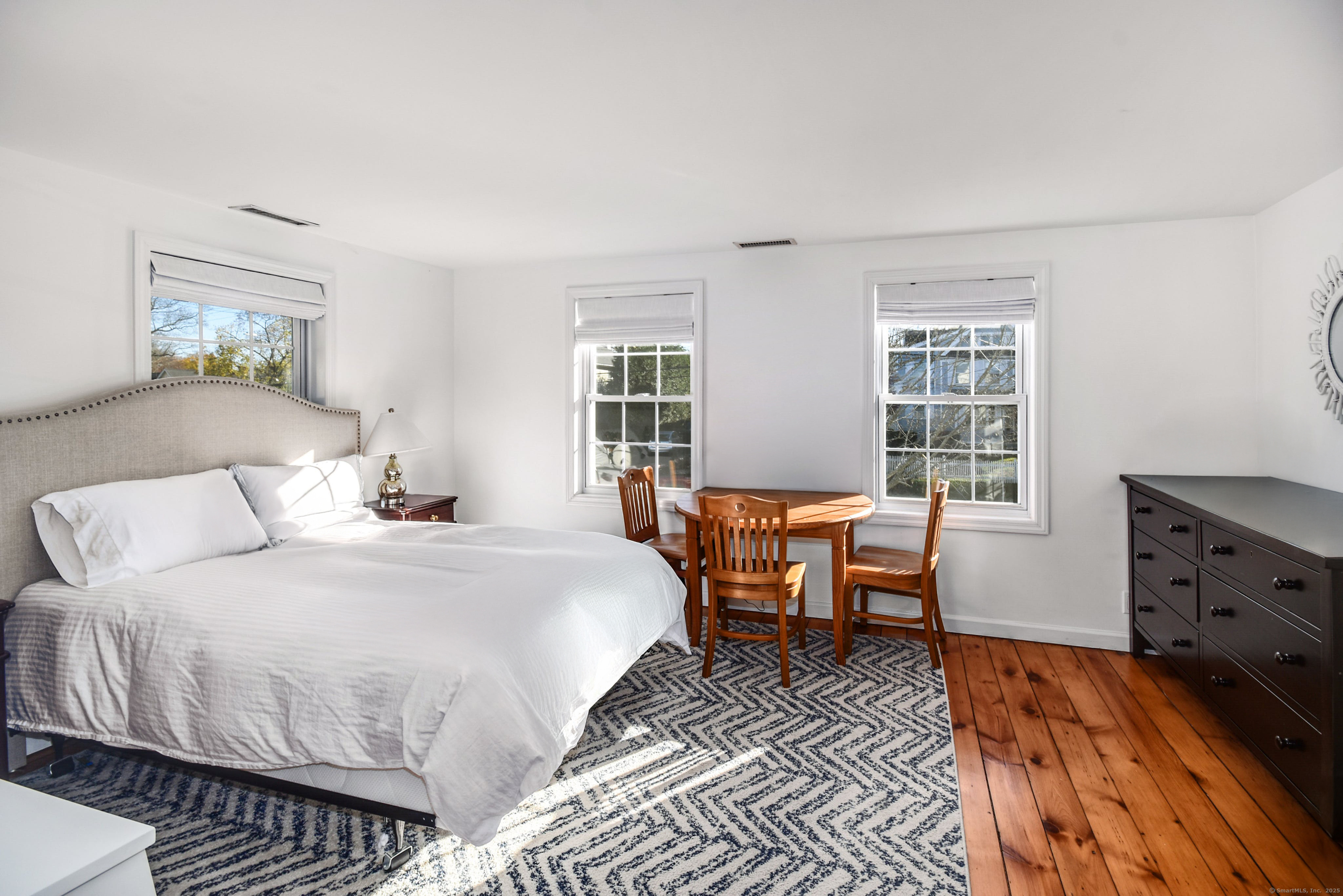 60 East, New Canaan, Connecticut 06840