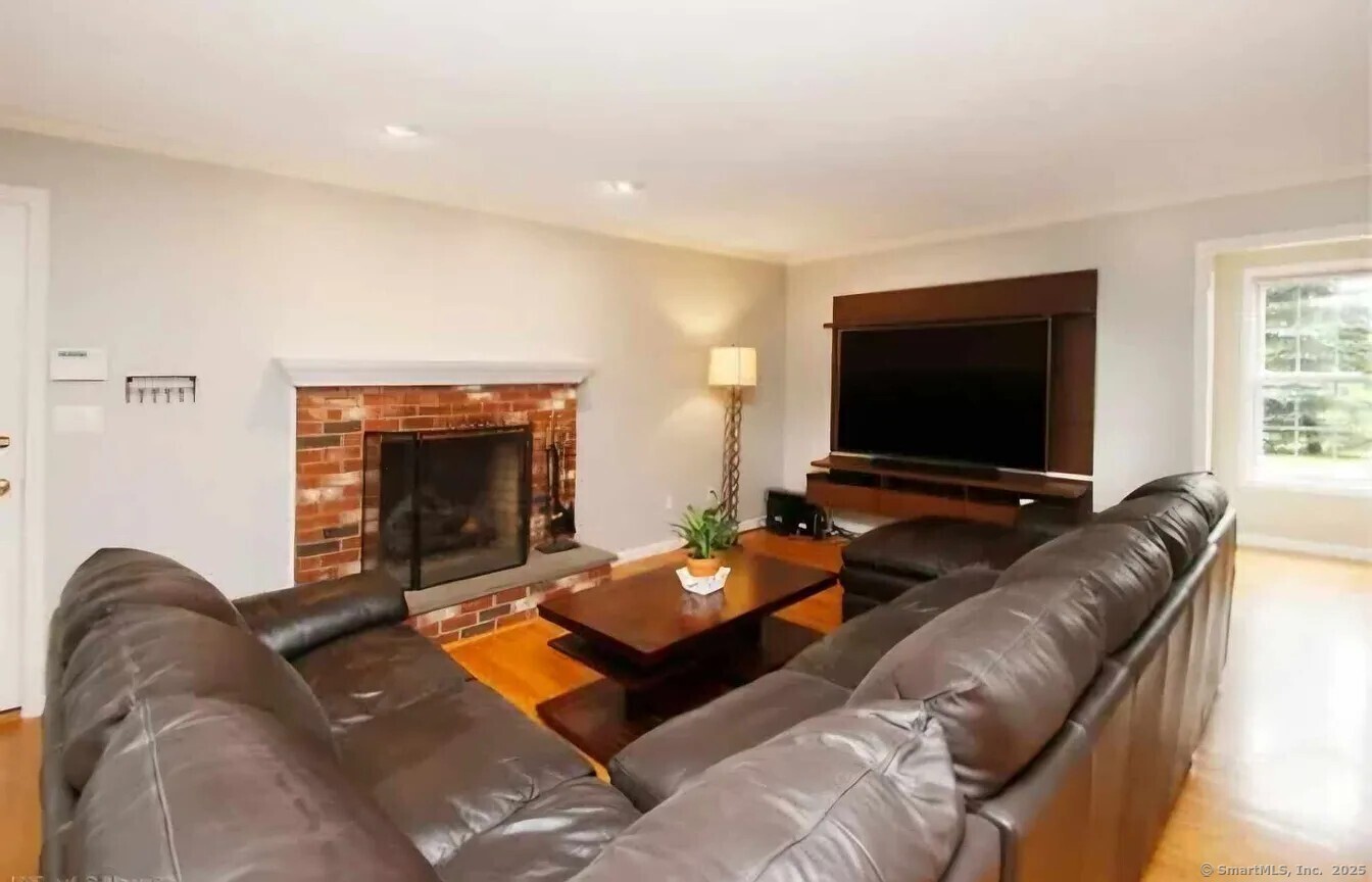 6 Chatterton, Hamden, Connecticut 06518