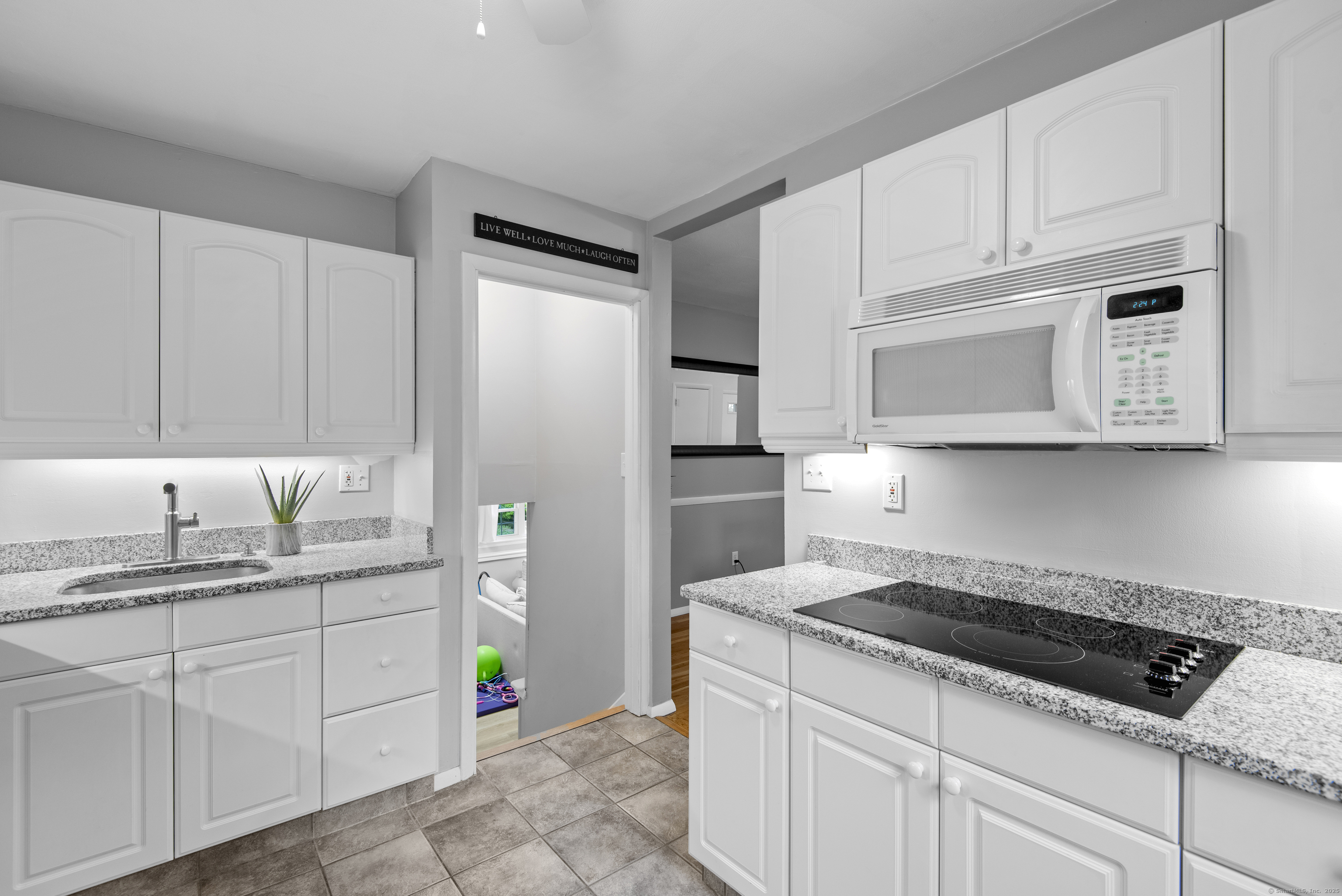 10 Paugusett, Newtown, Connecticut 06482