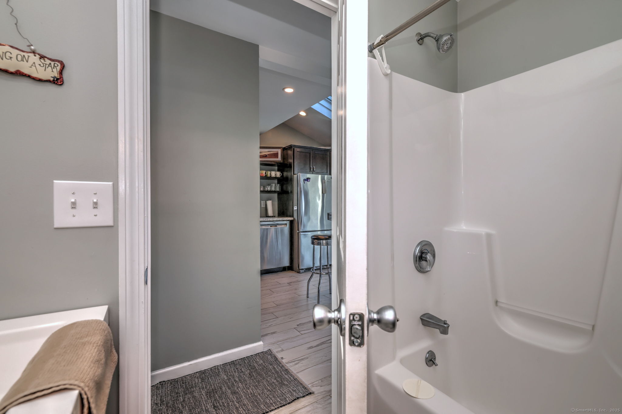 15 Chetwood, Milford, Connecticut 06460