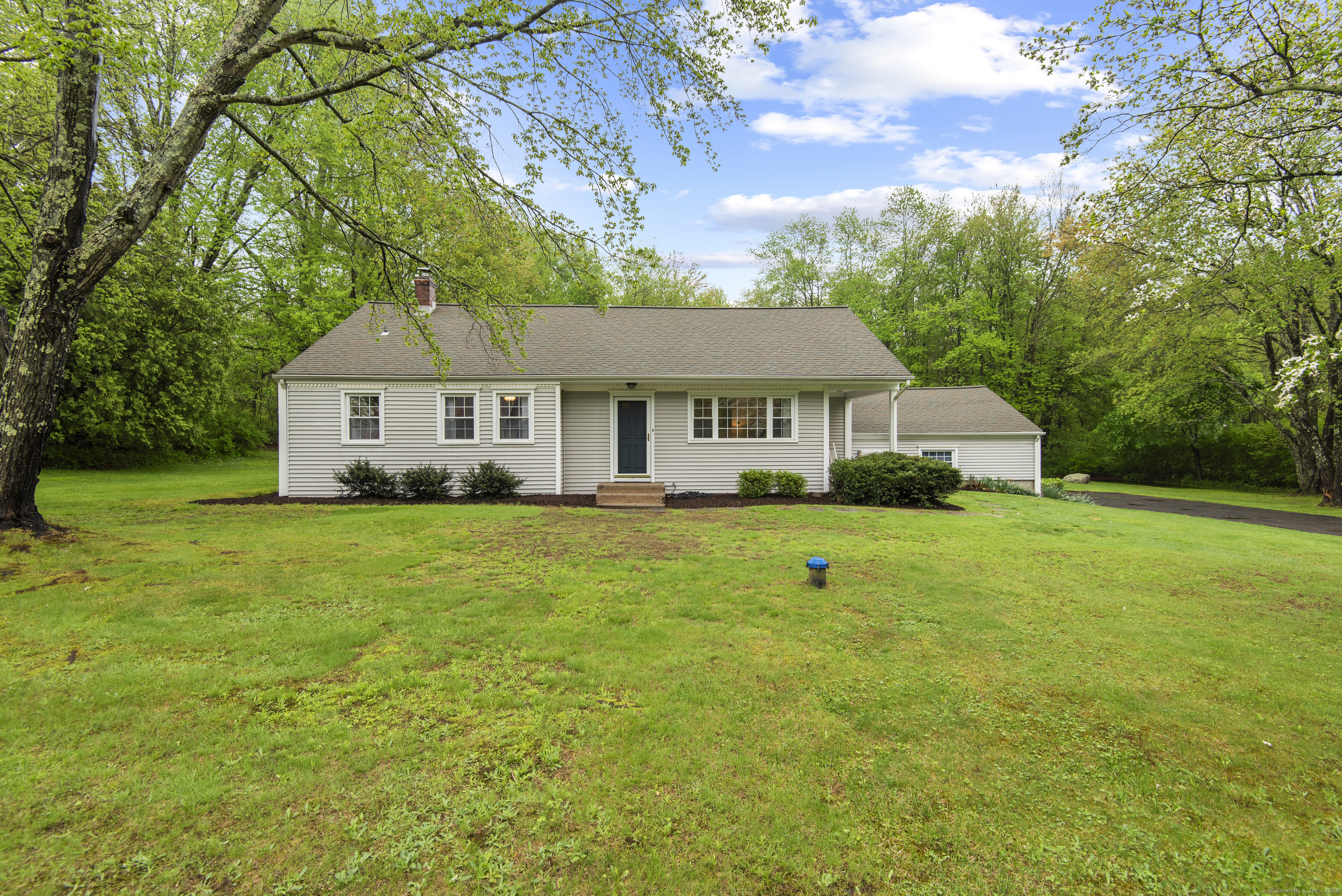 10 Paugusett, Newtown, Connecticut 06482