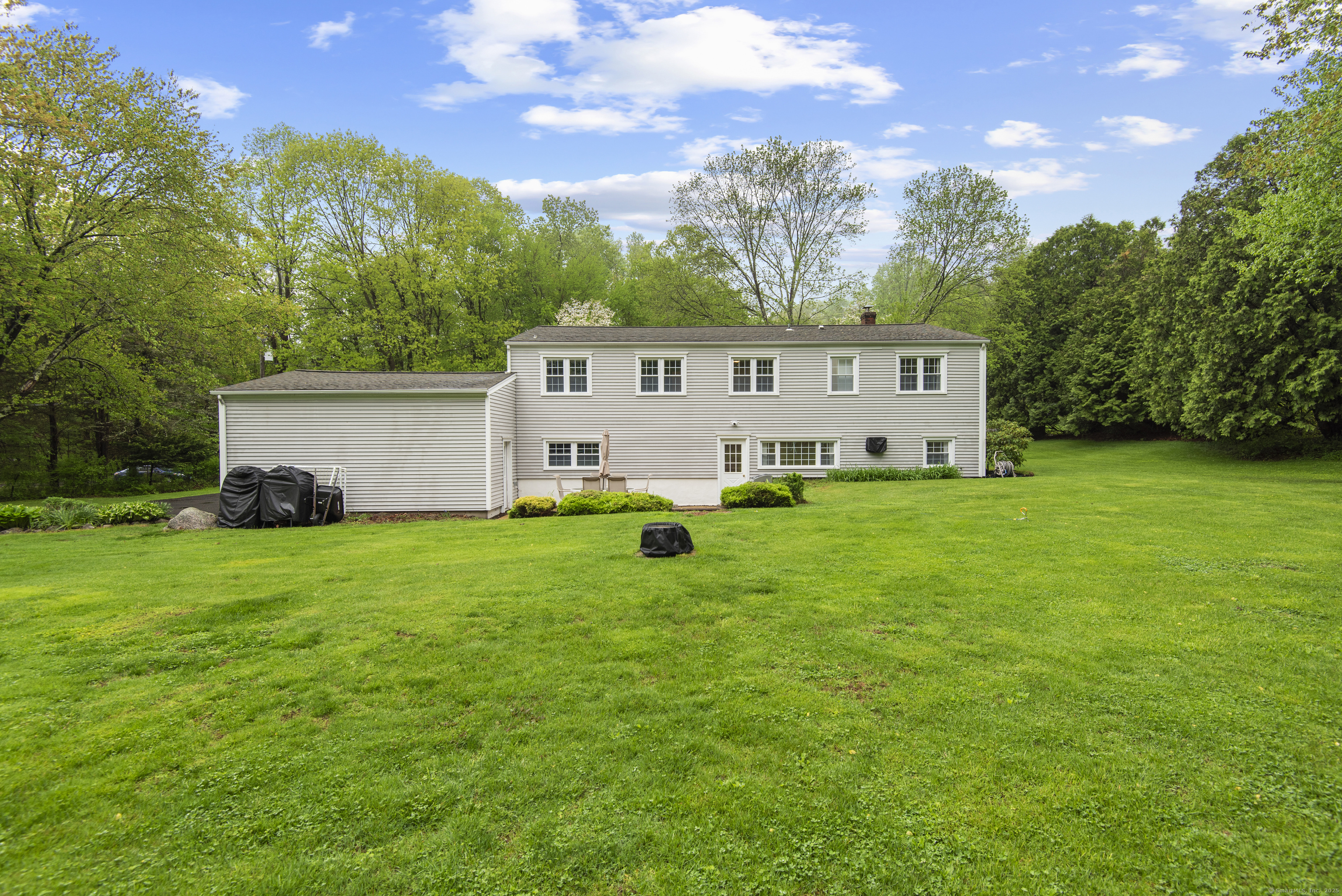 10 Paugusett, Newtown, Connecticut 06482