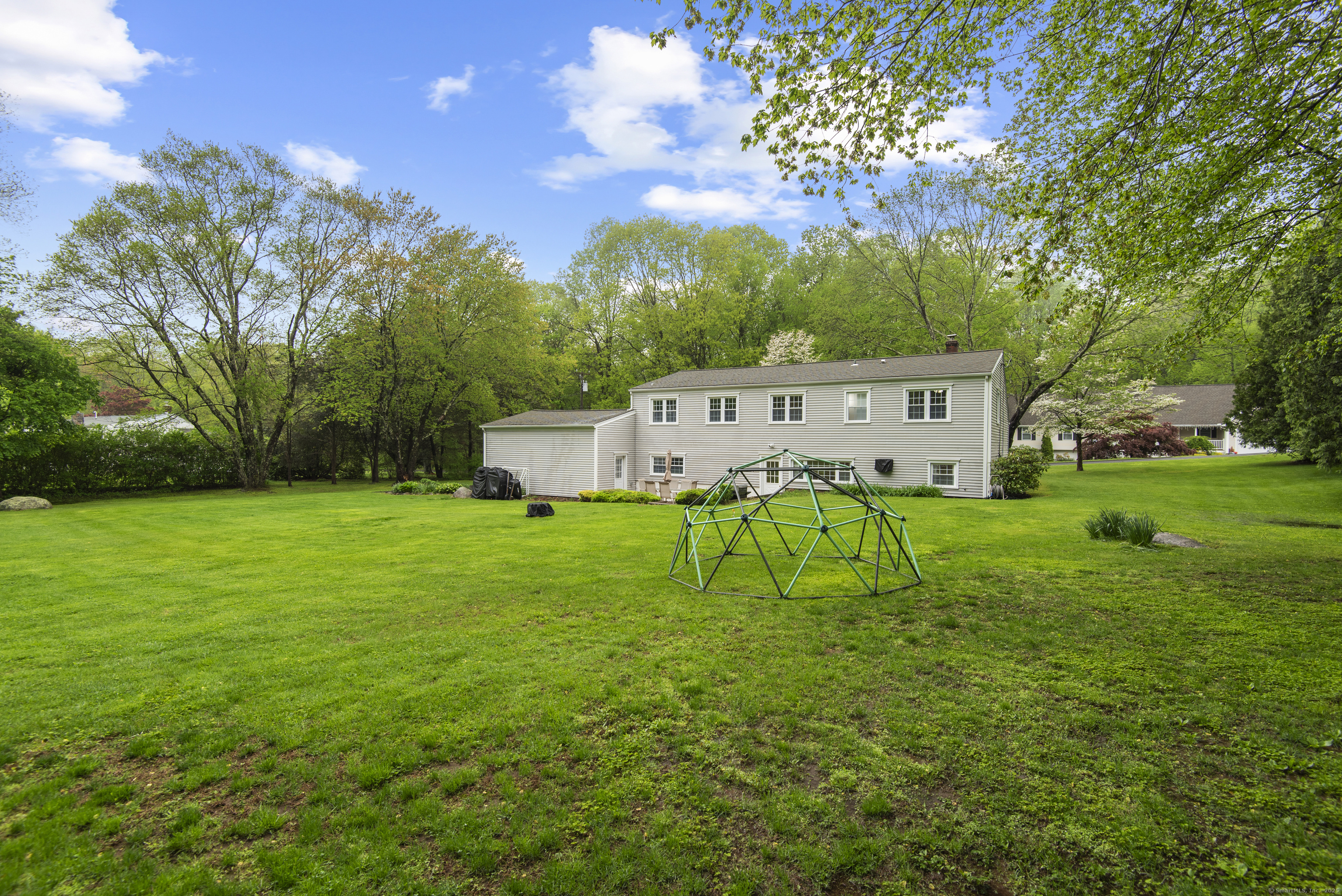 10 Paugusett, Newtown, Connecticut 06482