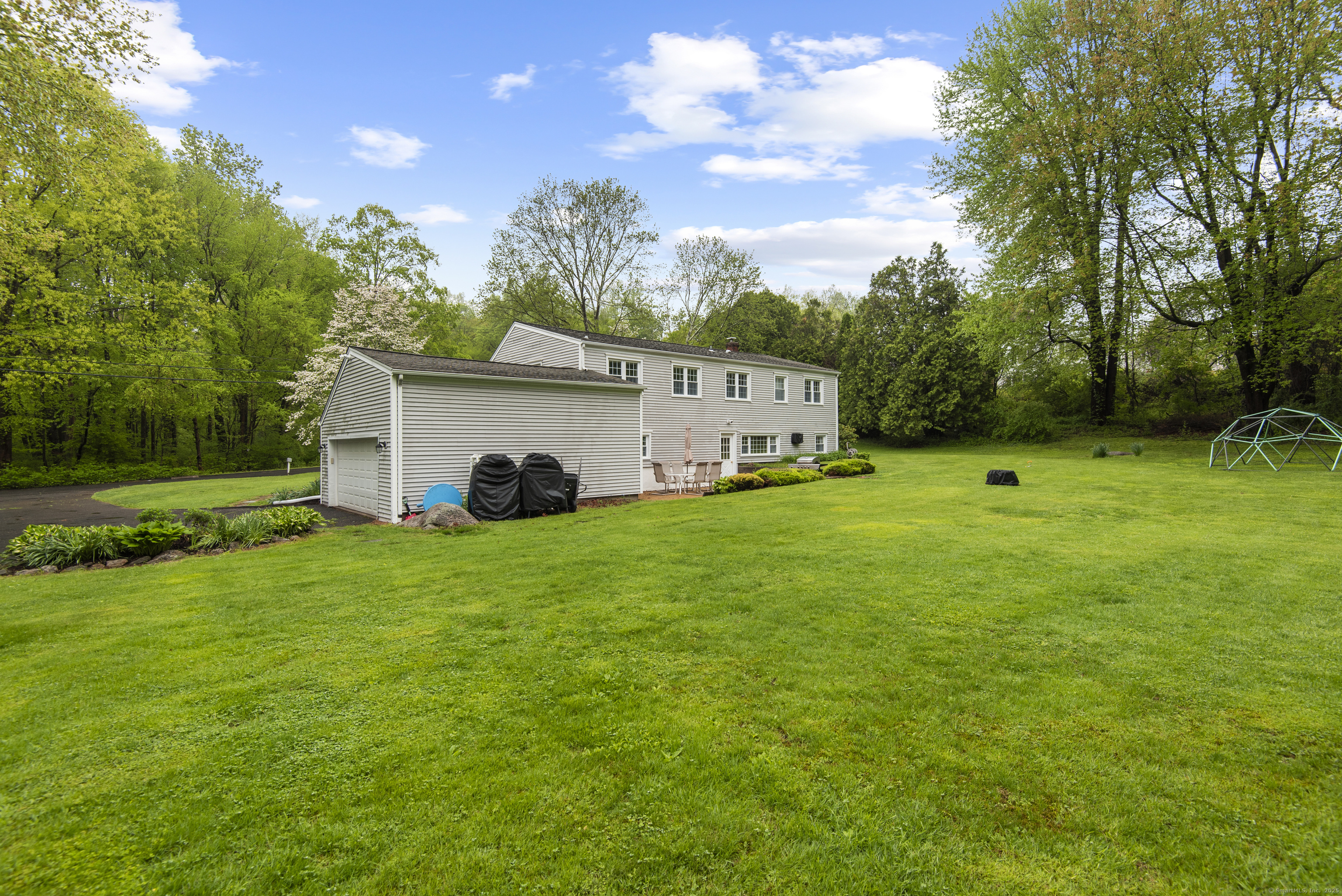 10 Paugusett, Newtown, Connecticut 06482