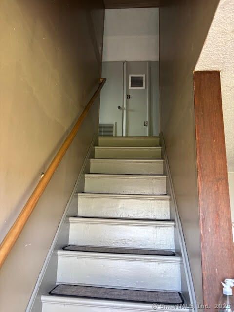 16 Glen Hills, Meriden, Connecticut 06451