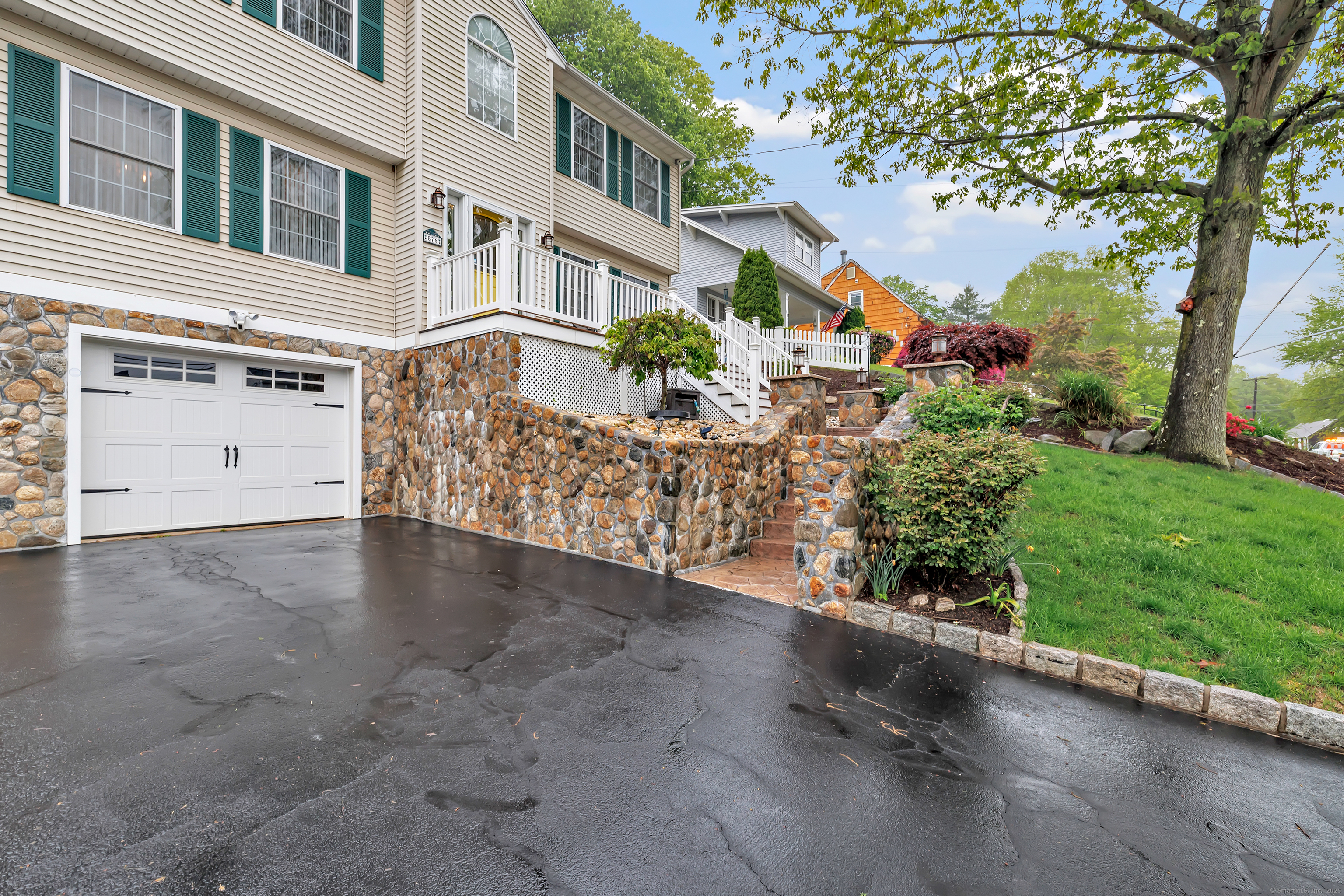 876 Howe, Shelton, Connecticut 06484