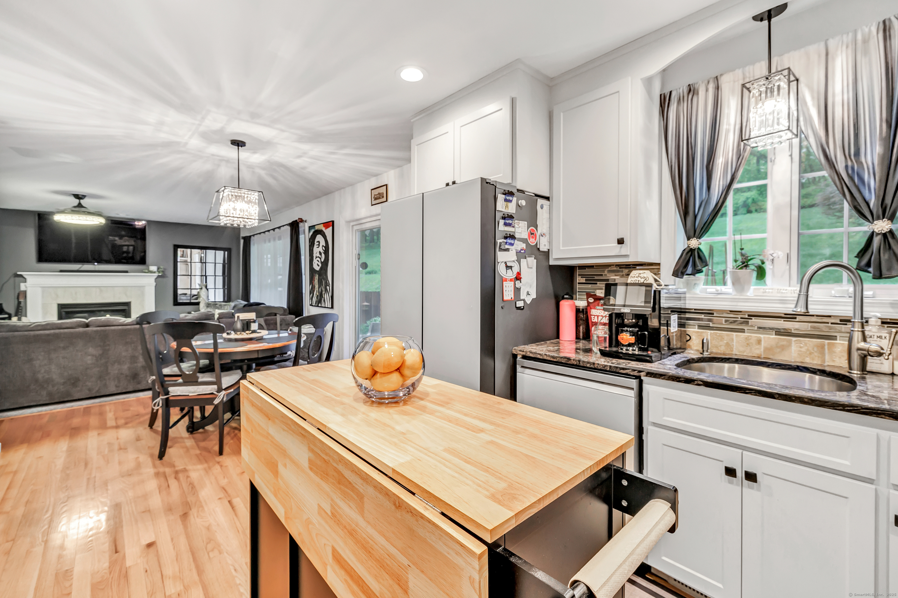 876 Howe, Shelton, Connecticut 06484