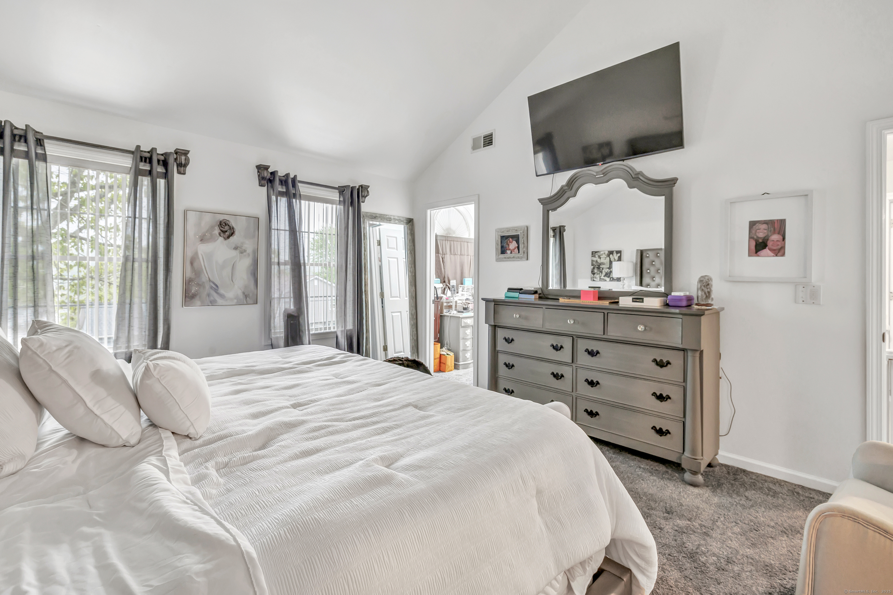 876 Howe, Shelton, Connecticut 06484