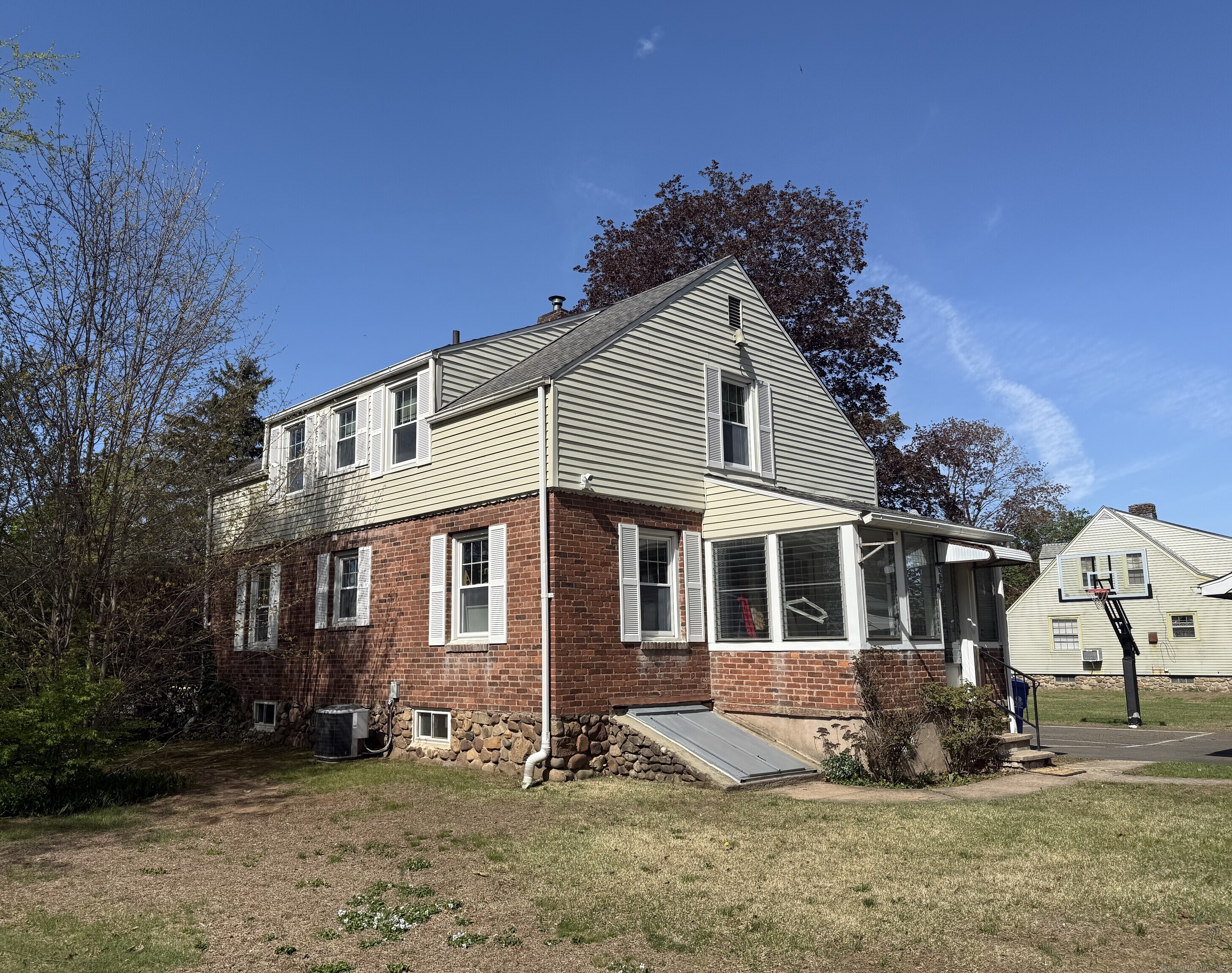 30 May, Meriden, Connecticut 06451