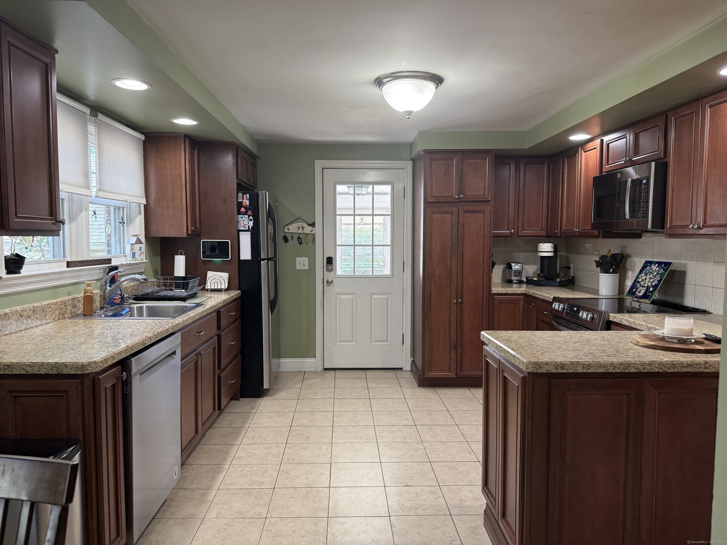 30 May, Meriden, Connecticut 06451