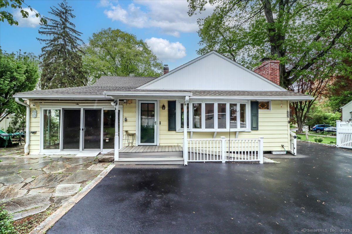 74 Ridge Park, Stamford, Connecticut 06905