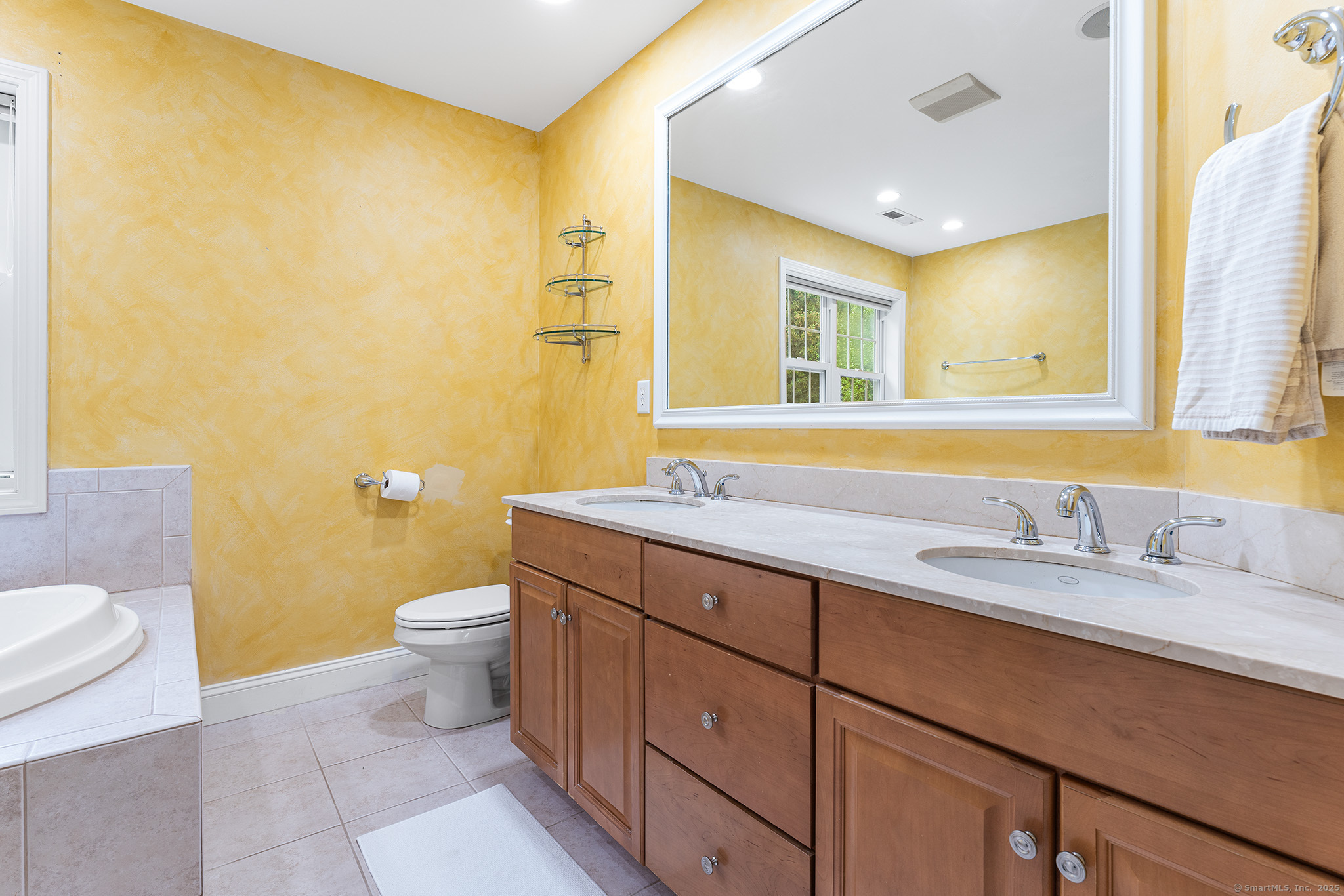 11 Aldo, Woodbridge, Connecticut 06525
