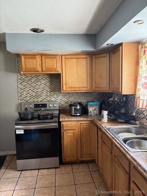 52 Glenbrook, Waterbury, Connecticut 06705
