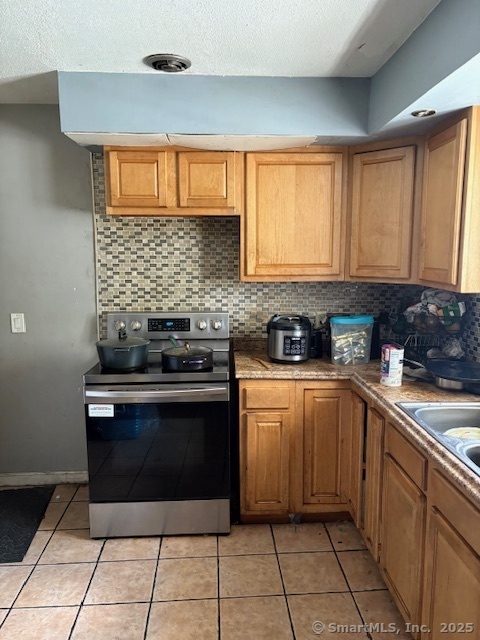 52 Glenbrook, Waterbury, Connecticut 06705