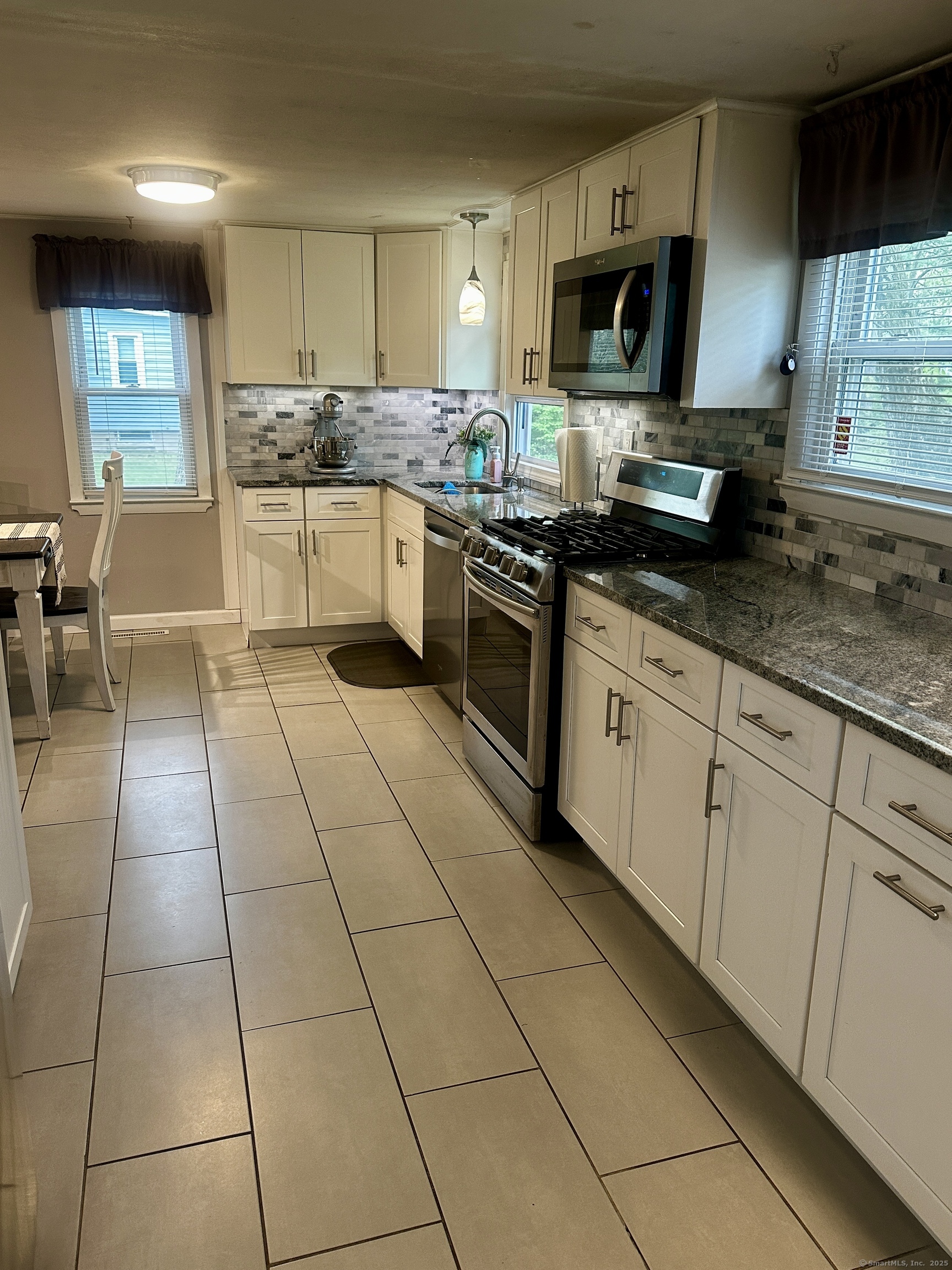 140 Clintonville, North Haven, Connecticut 06473