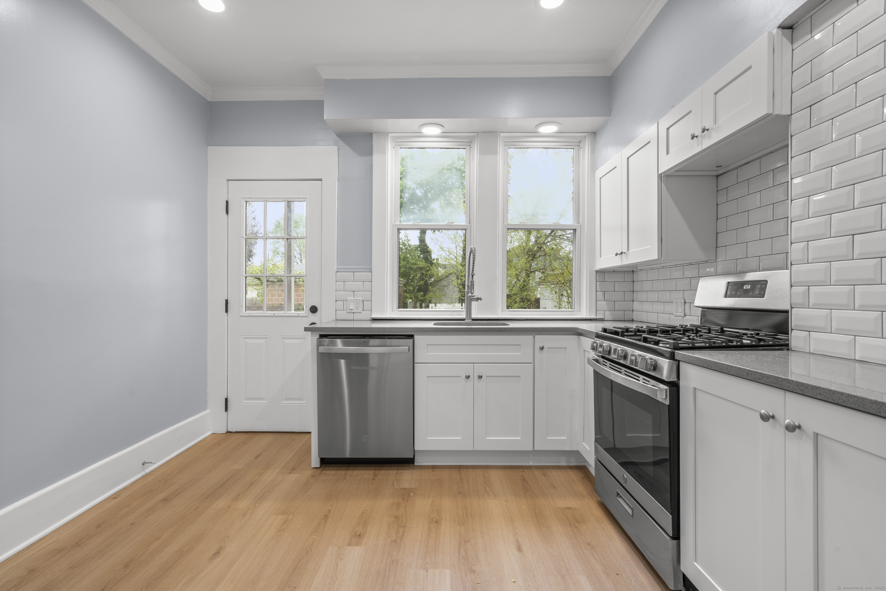 669 Third, West Haven, Connecticut 06516