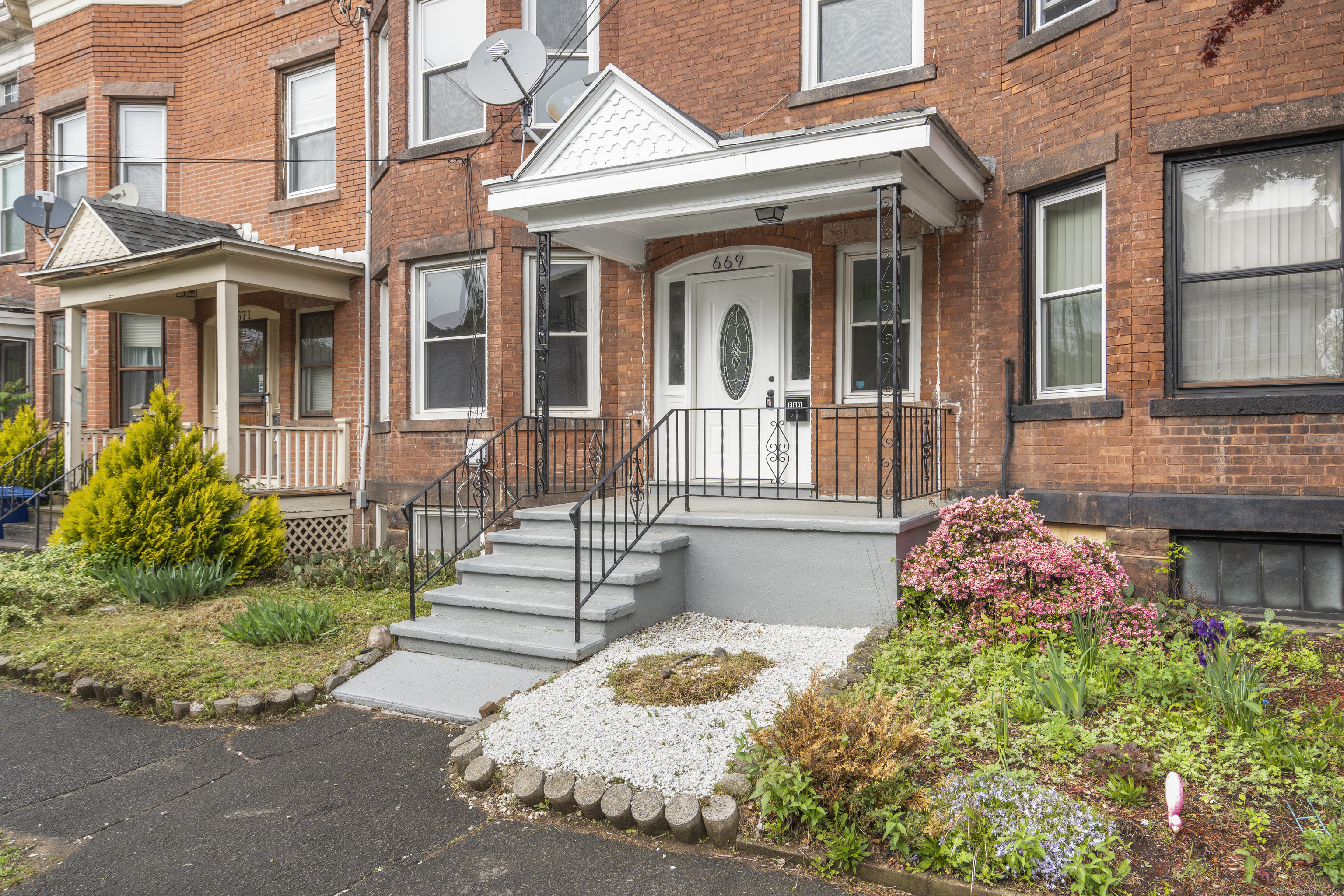 669 Third, West Haven, Connecticut 06516