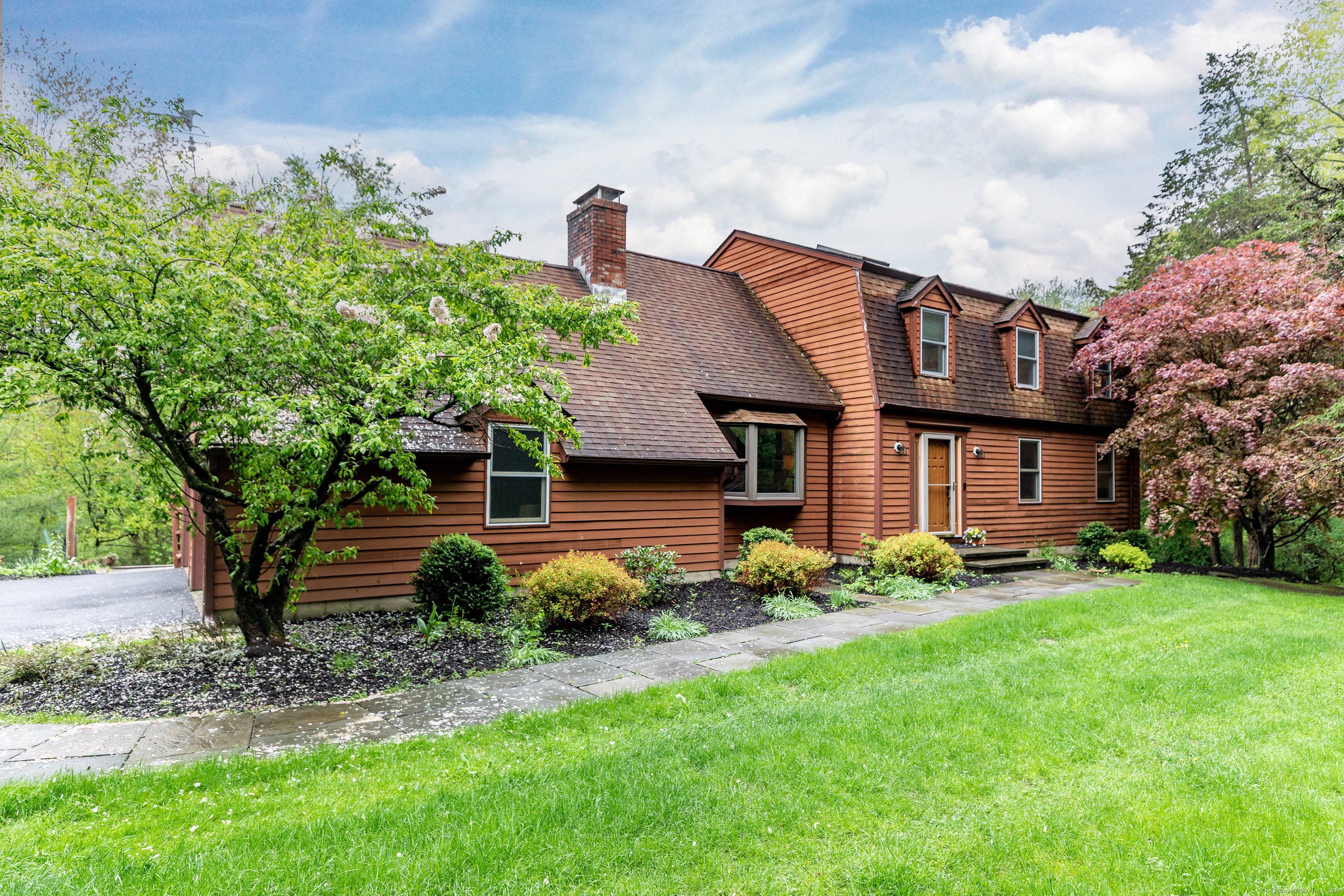 24 Quaker Ridge, Sherman, Connecticut 06784