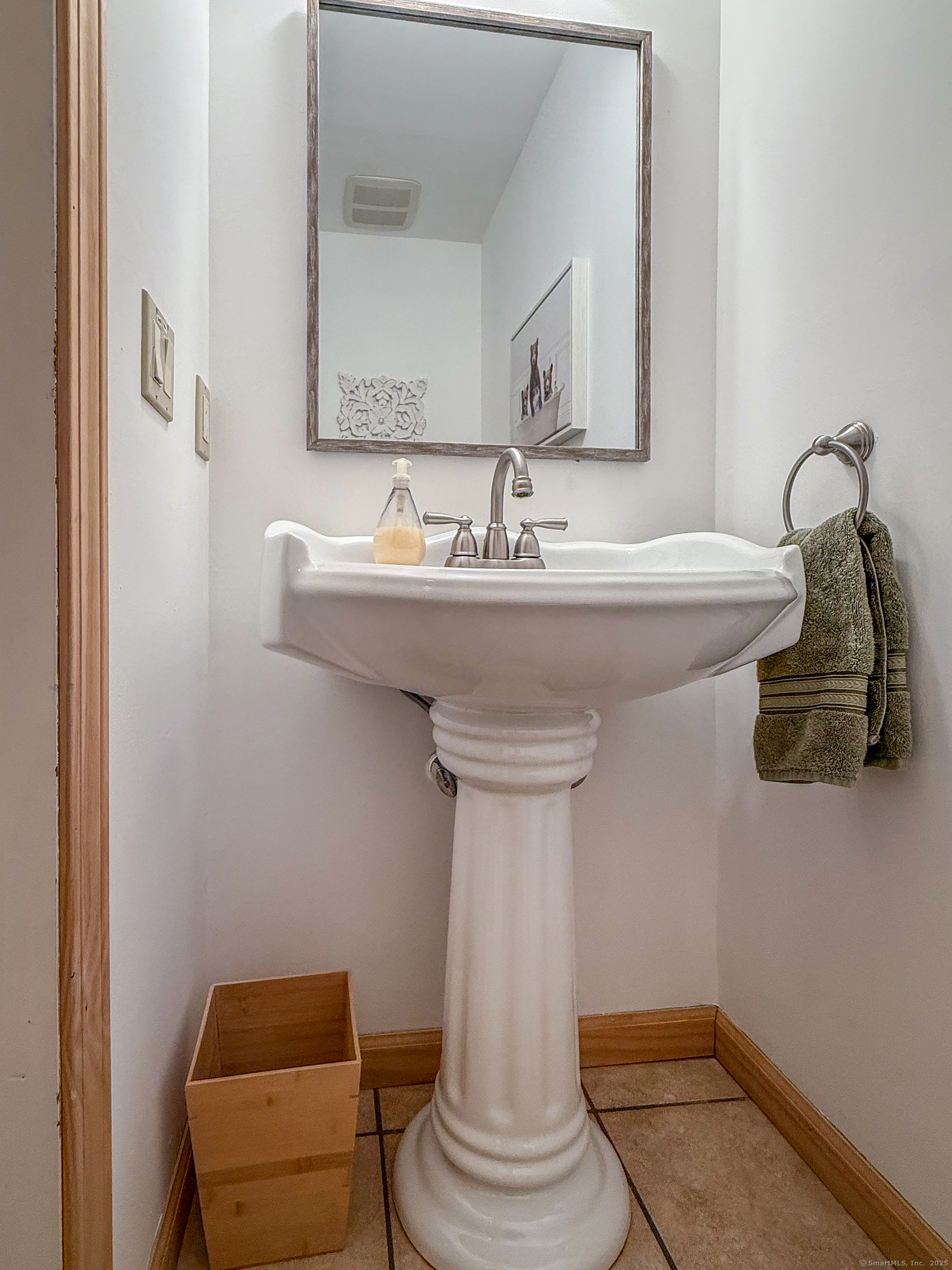 24 Quaker Ridge, Sherman, Connecticut 06784