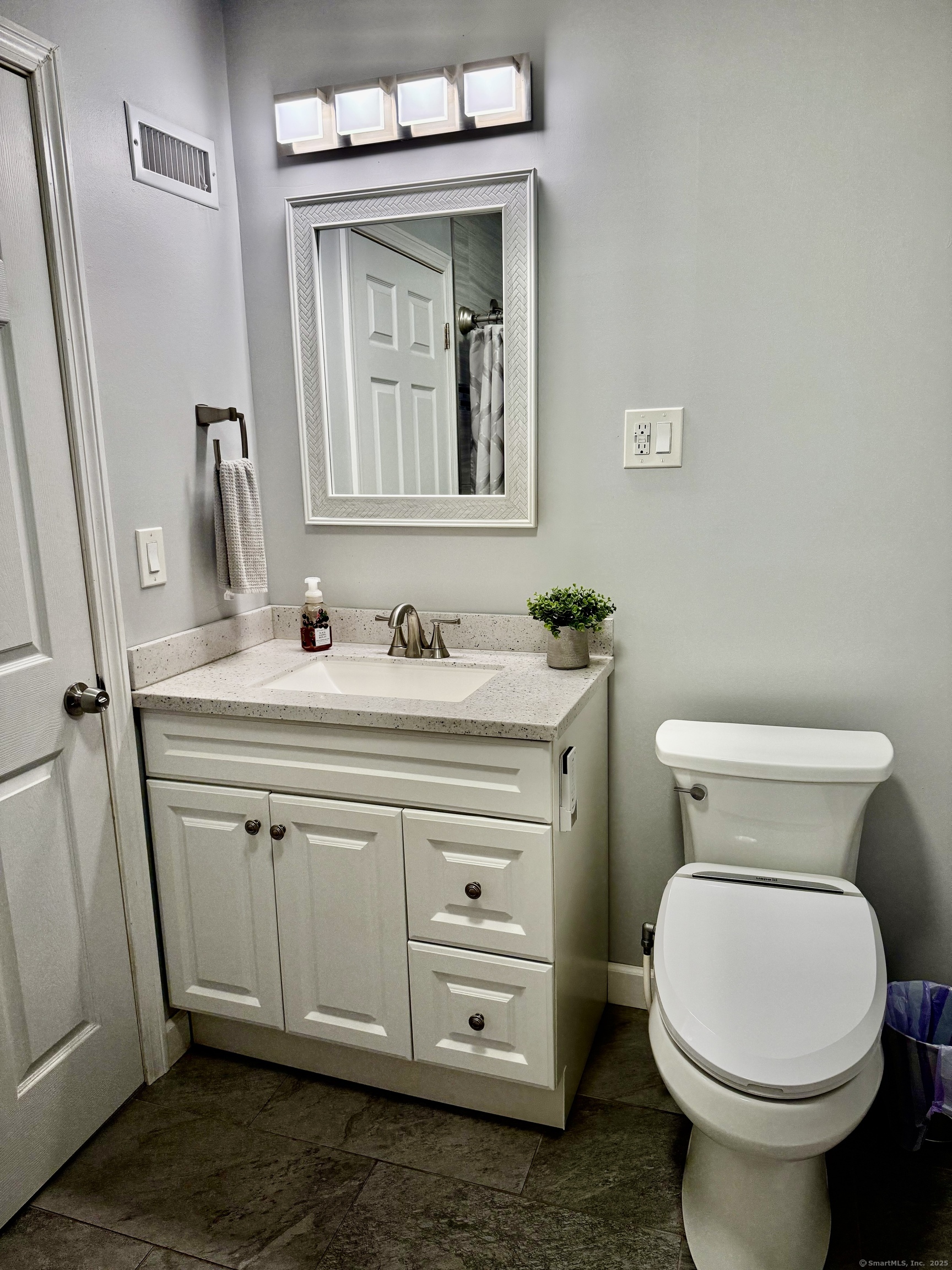 140 Clintonville, North Haven, Connecticut 06473