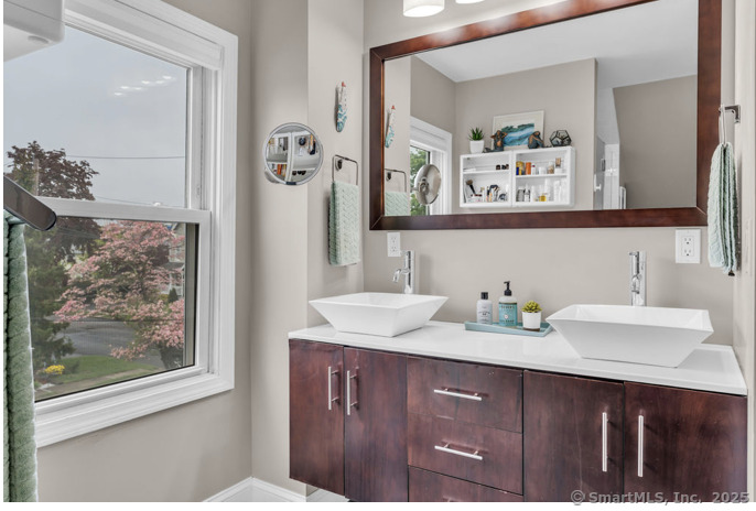 20 Roy, East Haven, Connecticut 06512