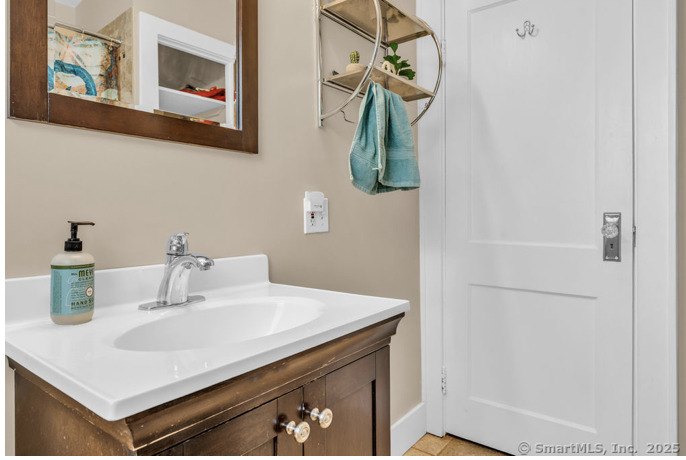 20 Roy, East Haven, Connecticut 06512