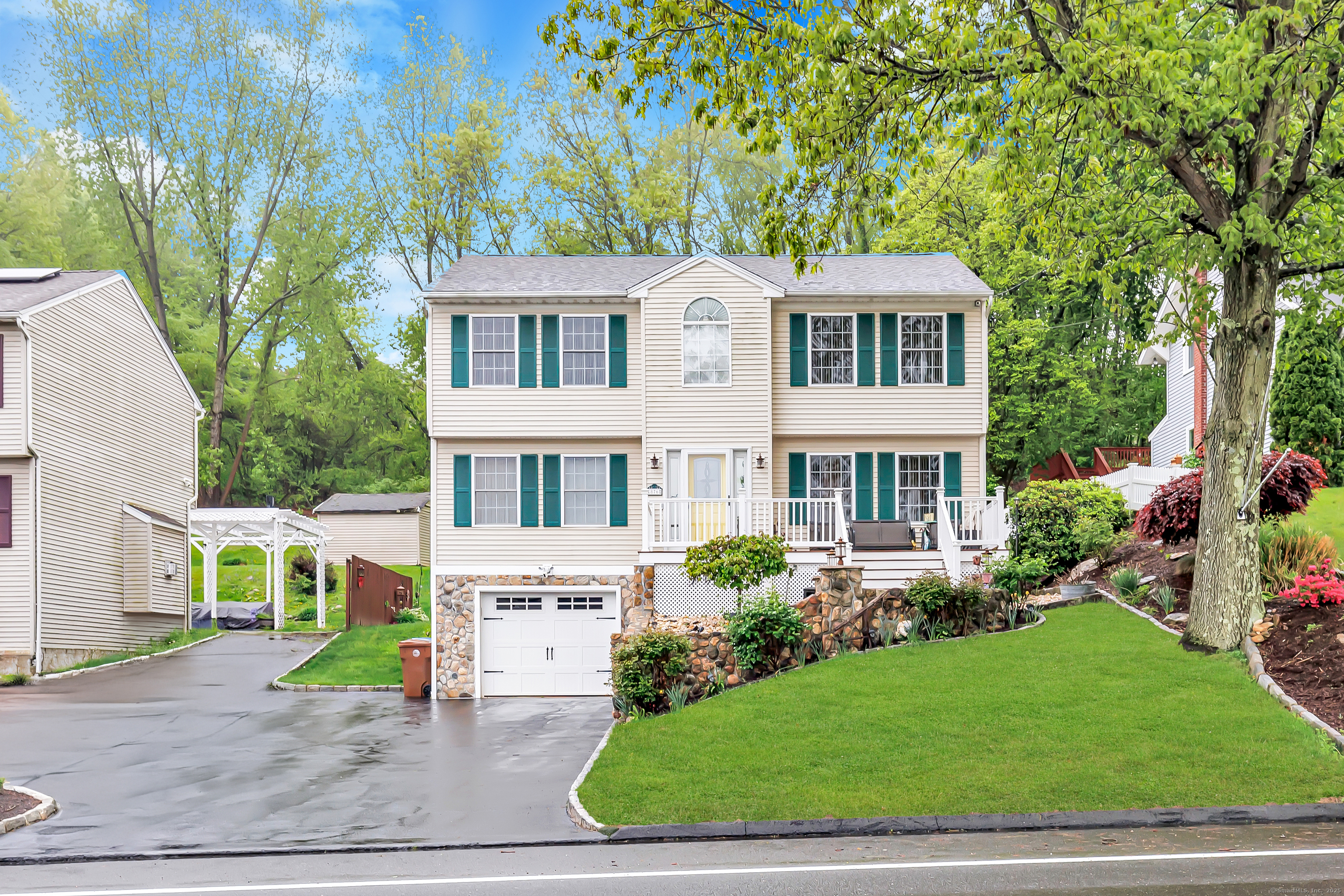 876 Howe, Shelton, Connecticut 06484
