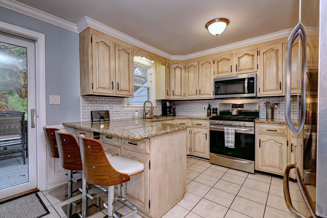 10 Wilshire, Milford, Connecticut 06460