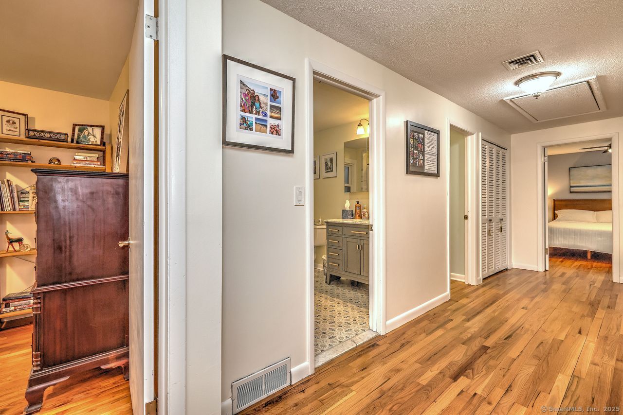 10 Wilshire, Milford, Connecticut 06460