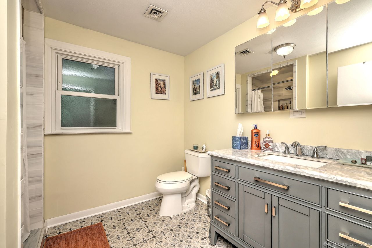 10 Wilshire, Milford, Connecticut 06460