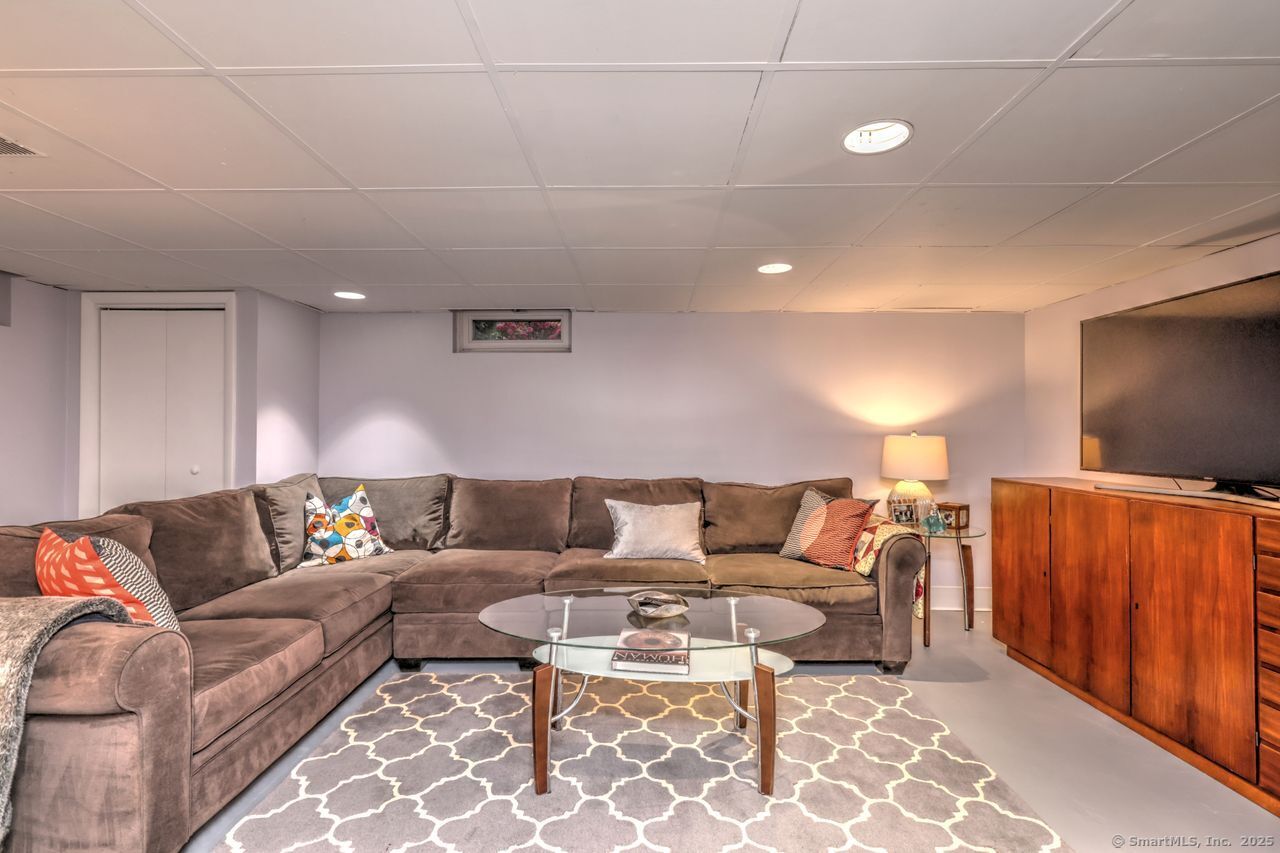 10 Wilshire, Milford, Connecticut 06460