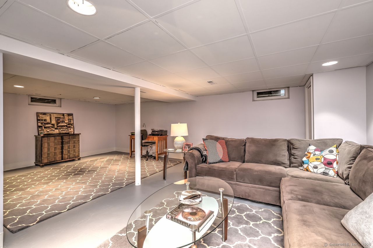 10 Wilshire, Milford, Connecticut 06460
