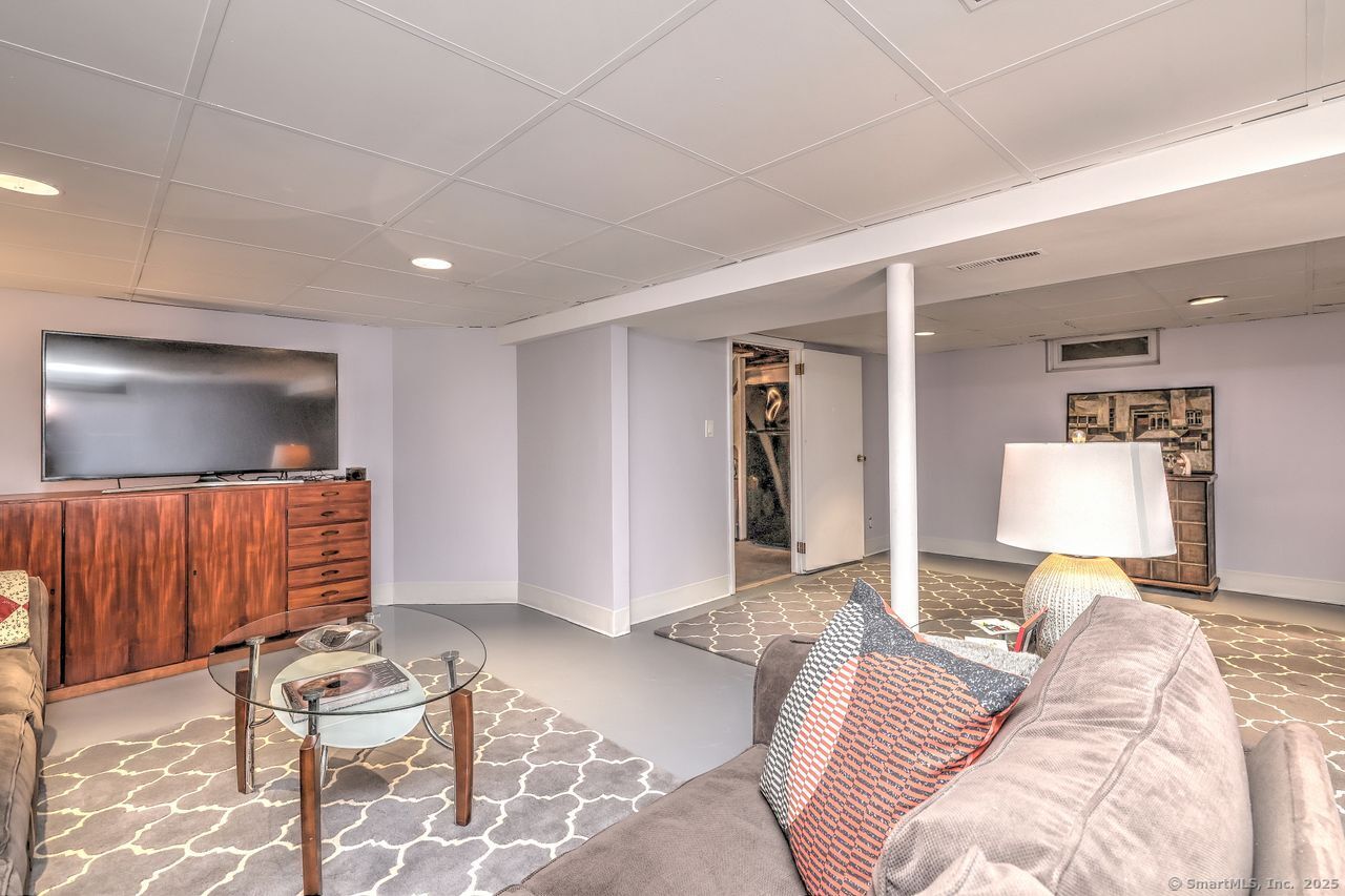 10 Wilshire, Milford, Connecticut 06460