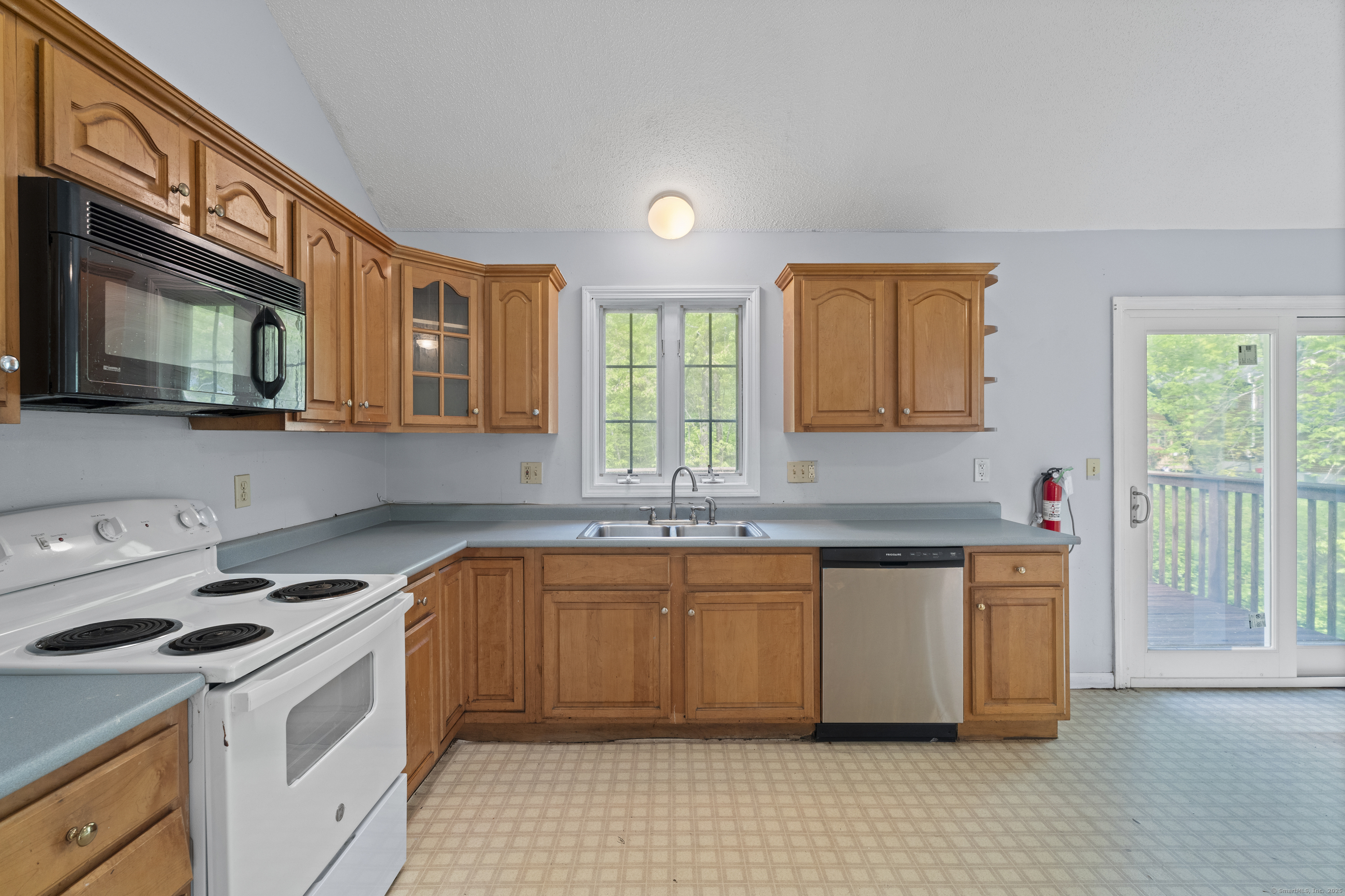 1376 Paradise, Hamden, Connecticut 06514