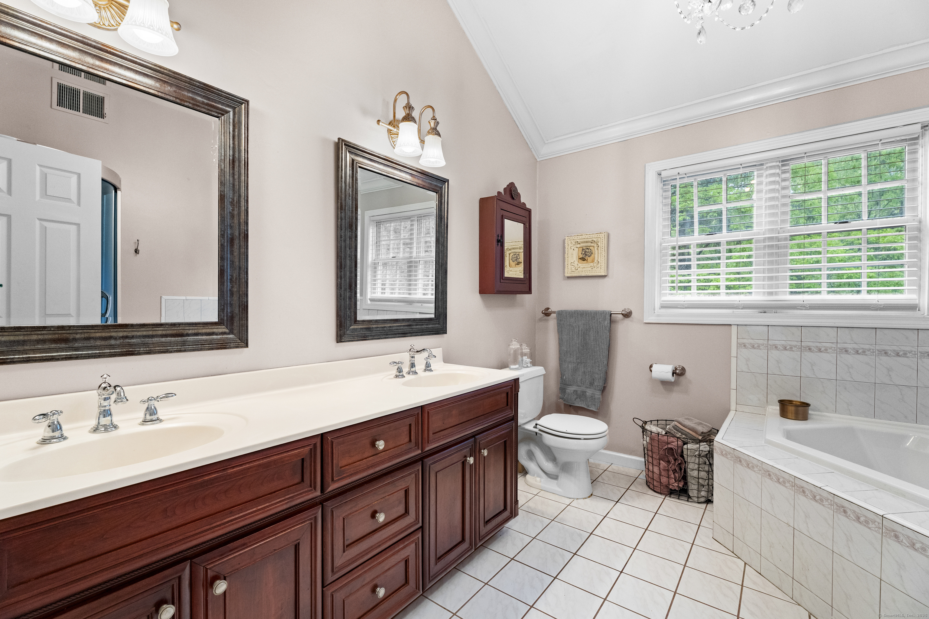 9 Benham Hill, Hamden, Connecticut 06514