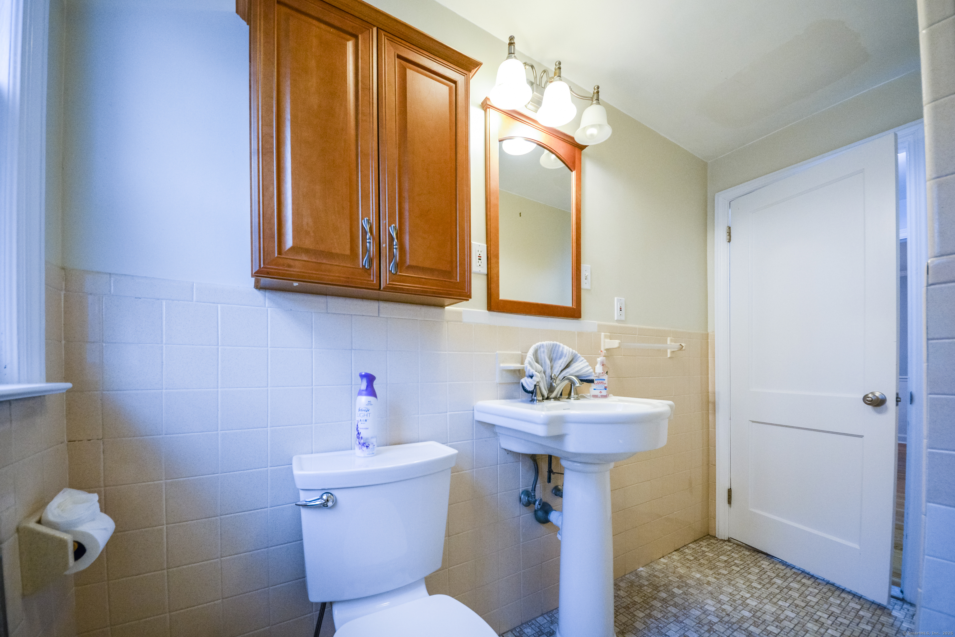 1746 North, Stratford, Connecticut 06614