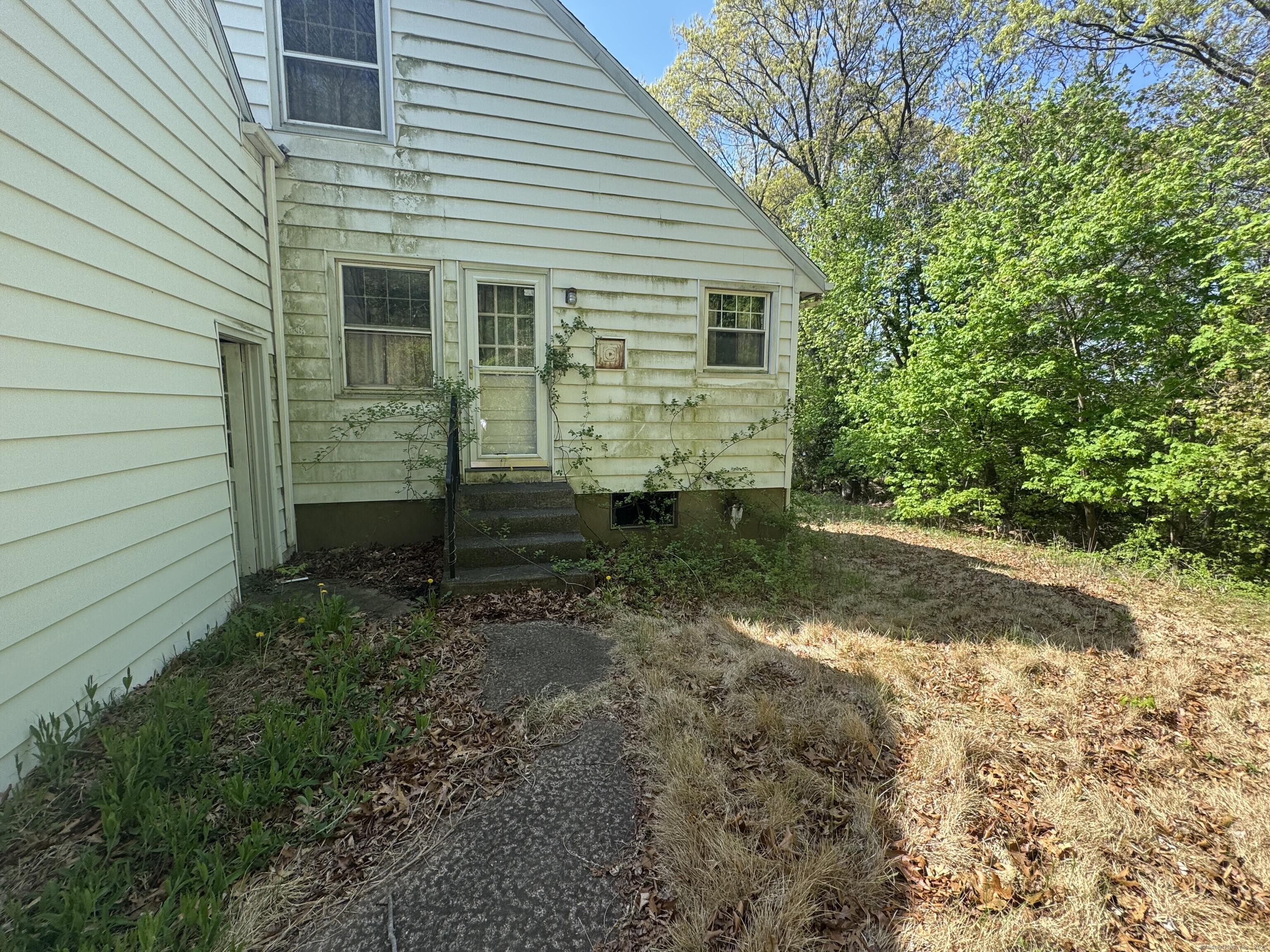 472 Strong, East Haven, Connecticut 06512