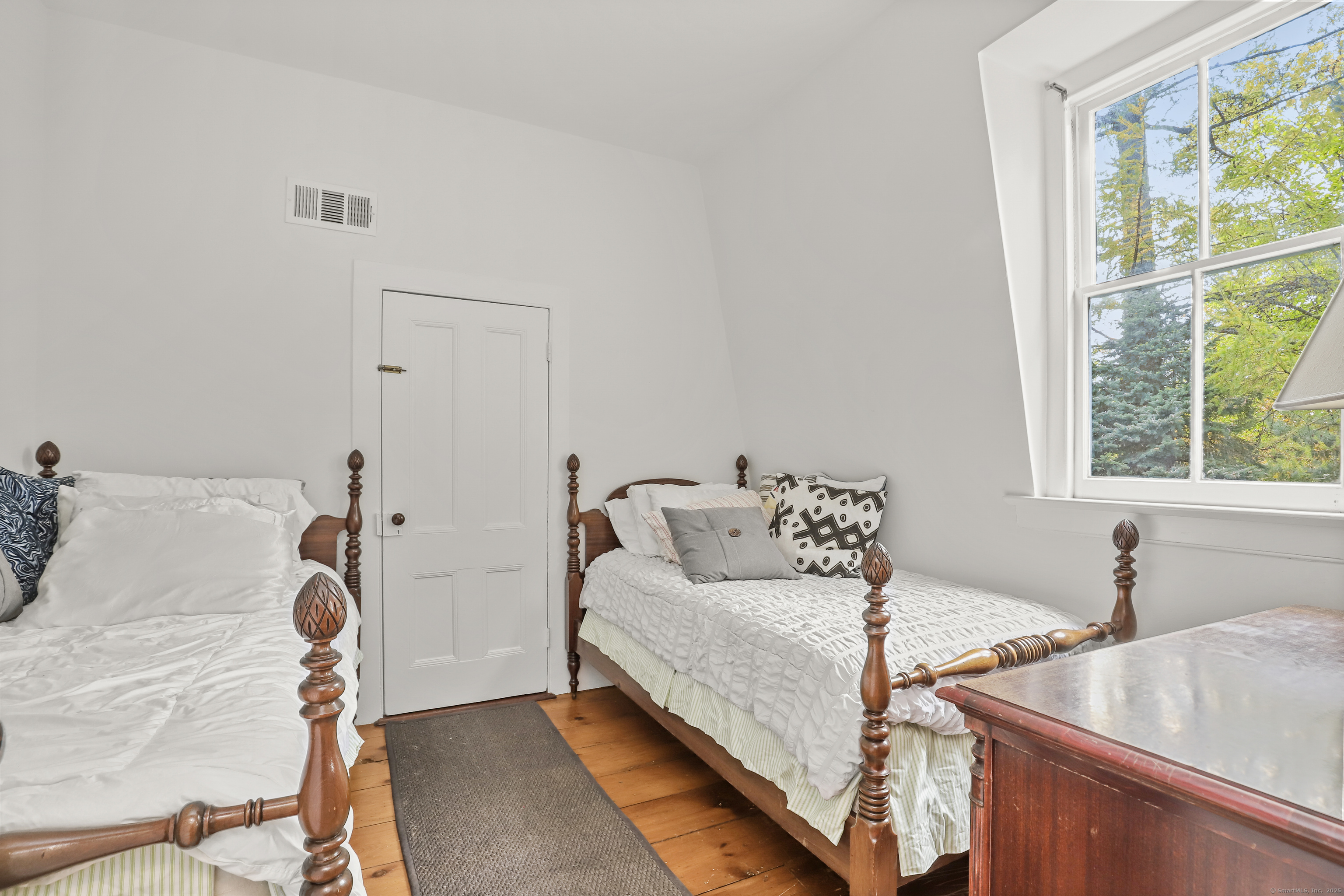 47 - 49 Hollow Tree Ridge, Darien, Connecticut 06820