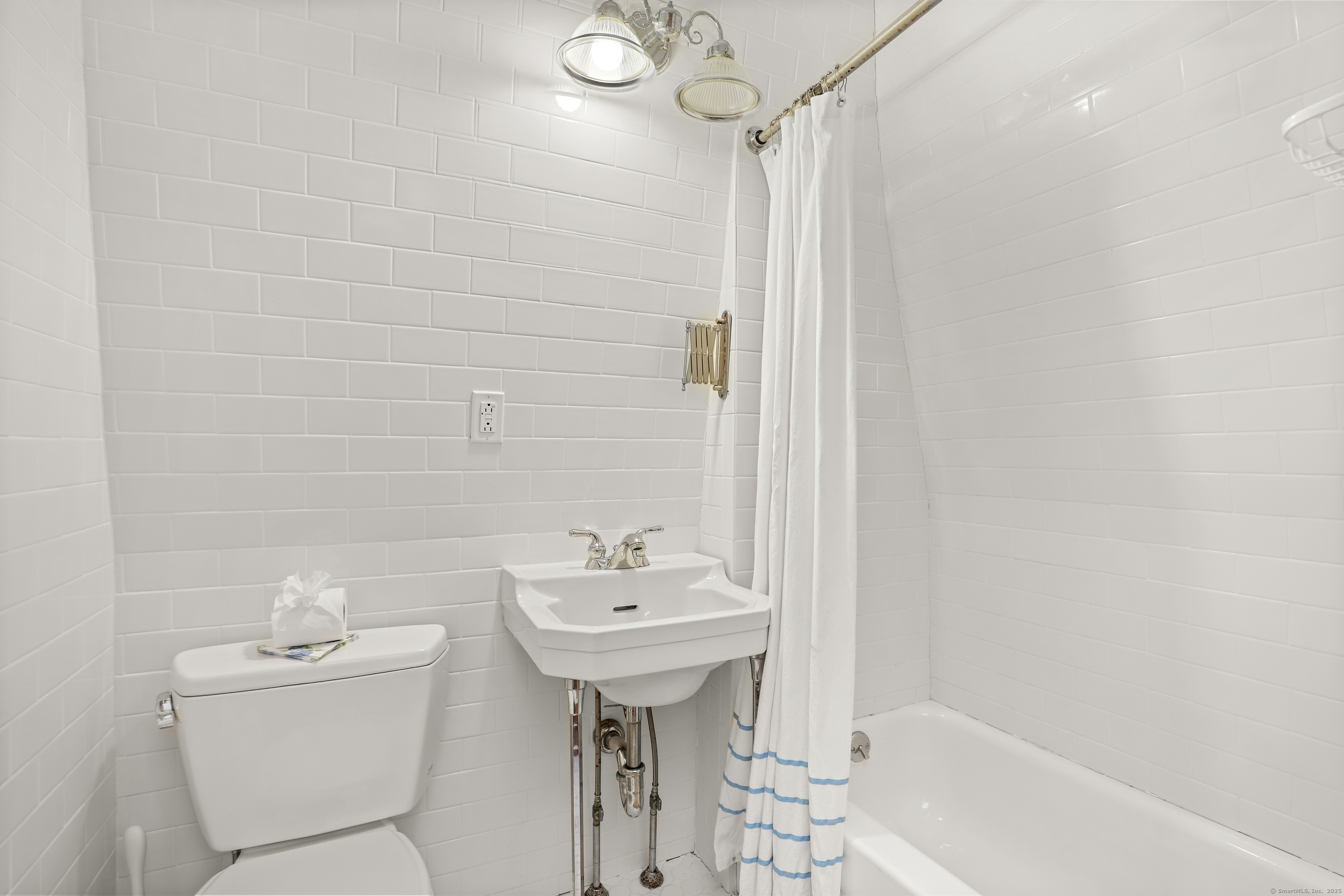 47 - 49 Hollow Tree Ridge, Darien, Connecticut 06820